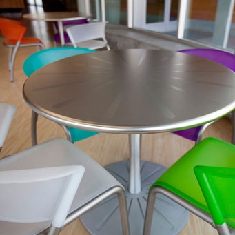 Afficher le produit Citrus Table du fabricant Forms+Surfaces®