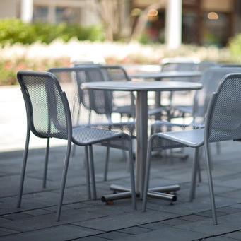 Afficher le produit Cross Table du fabricant Forms+Surfaces®