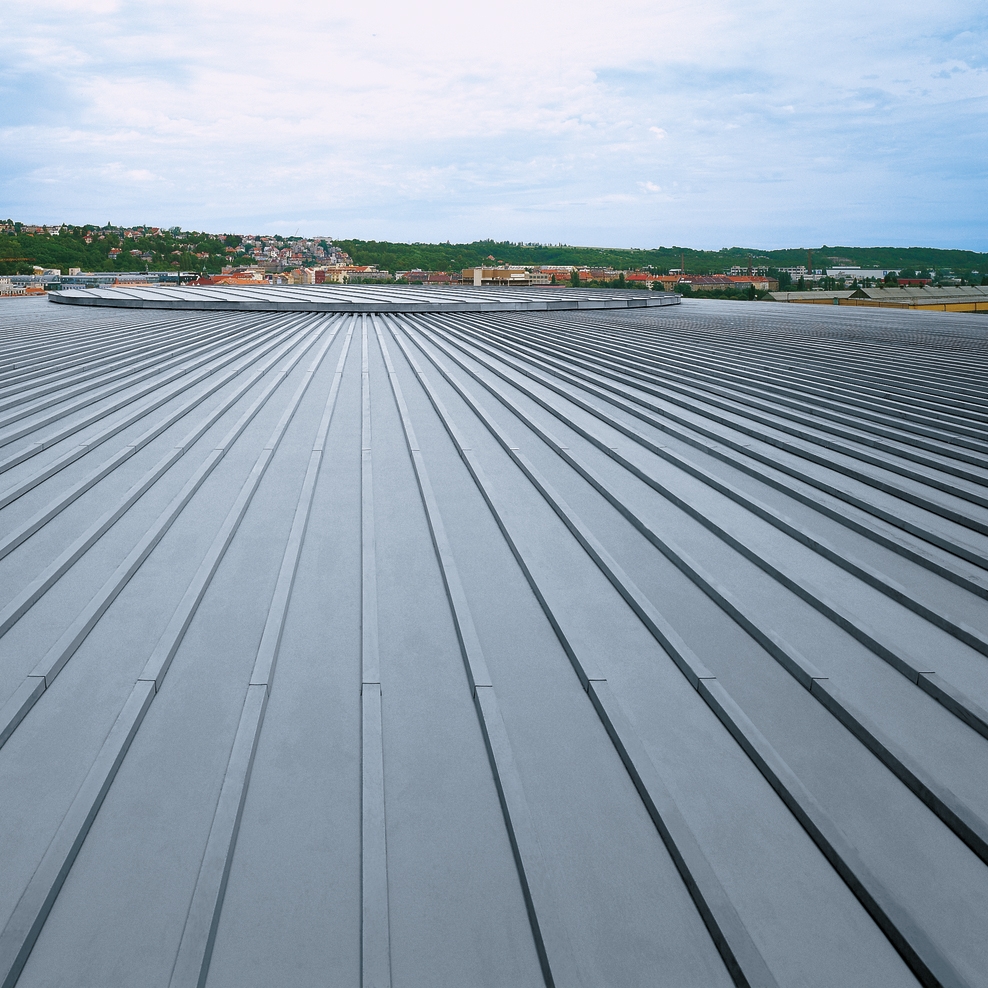Mostra il prodotto Roof covering | Click roll cap del produttore RHEINZINK