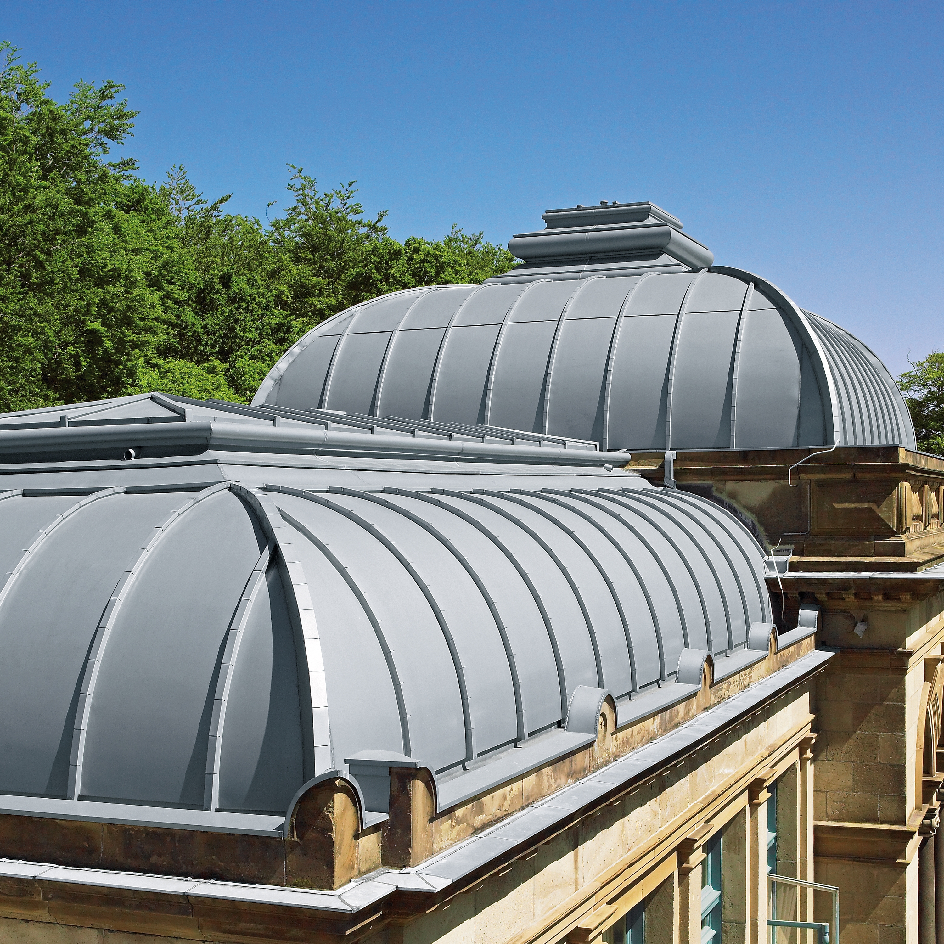 Mostra il prodotto Roof covering | Click roll cap del produttore RHEINZINK