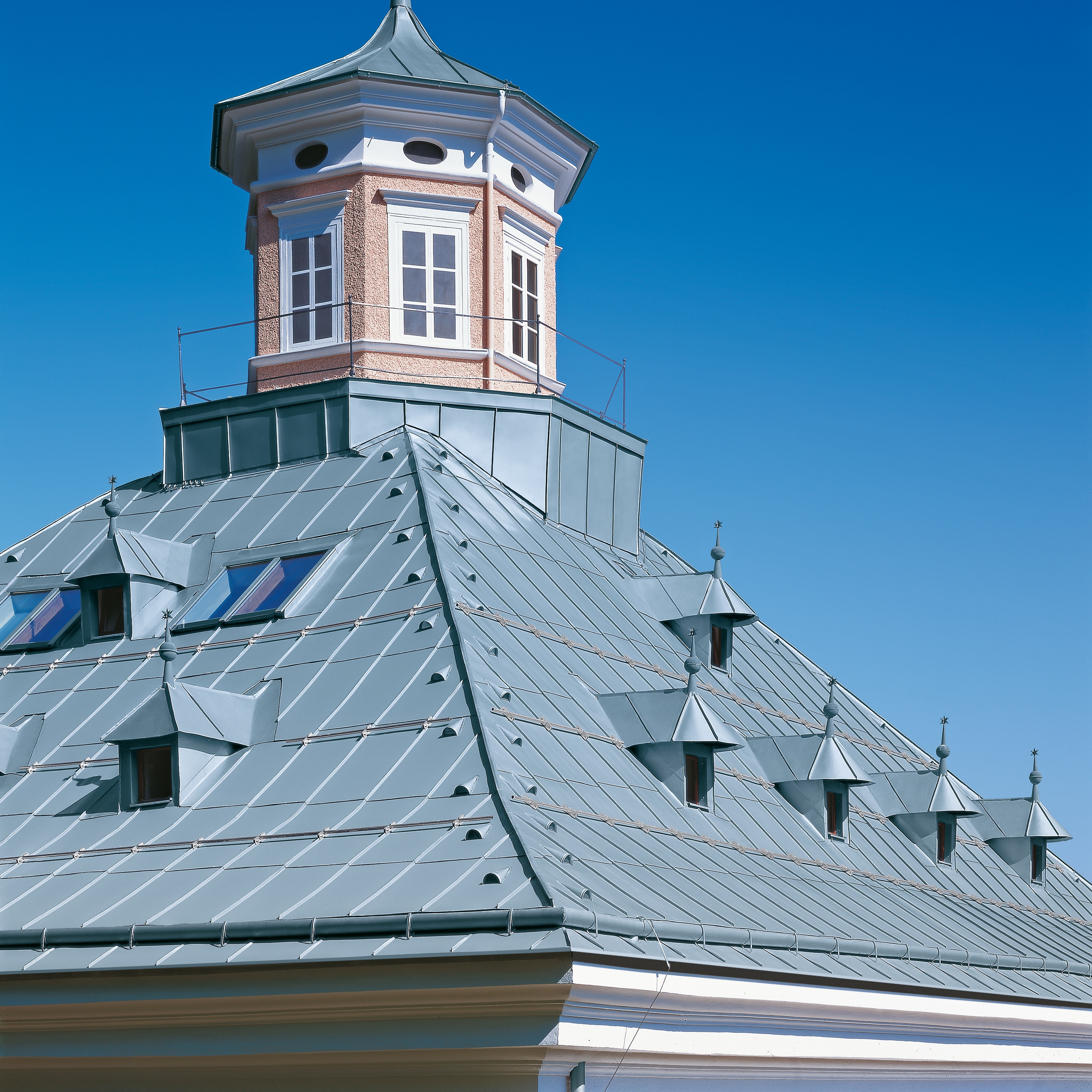 Mostra il prodotto Roof covering | Angled standing seam del produttore RHEINZINK