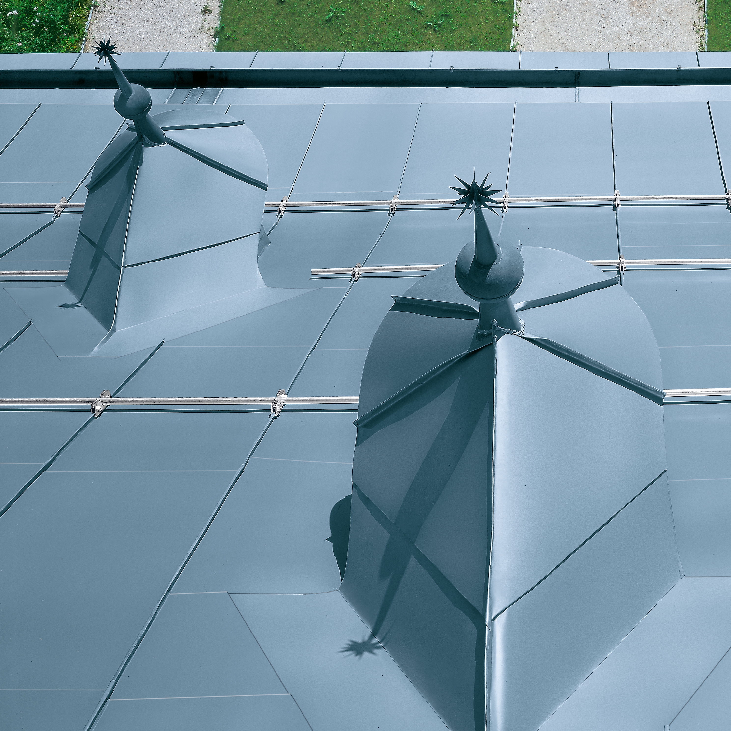 Mostra il prodotto Roof covering | Angled standing seam del produttore RHEINZINK