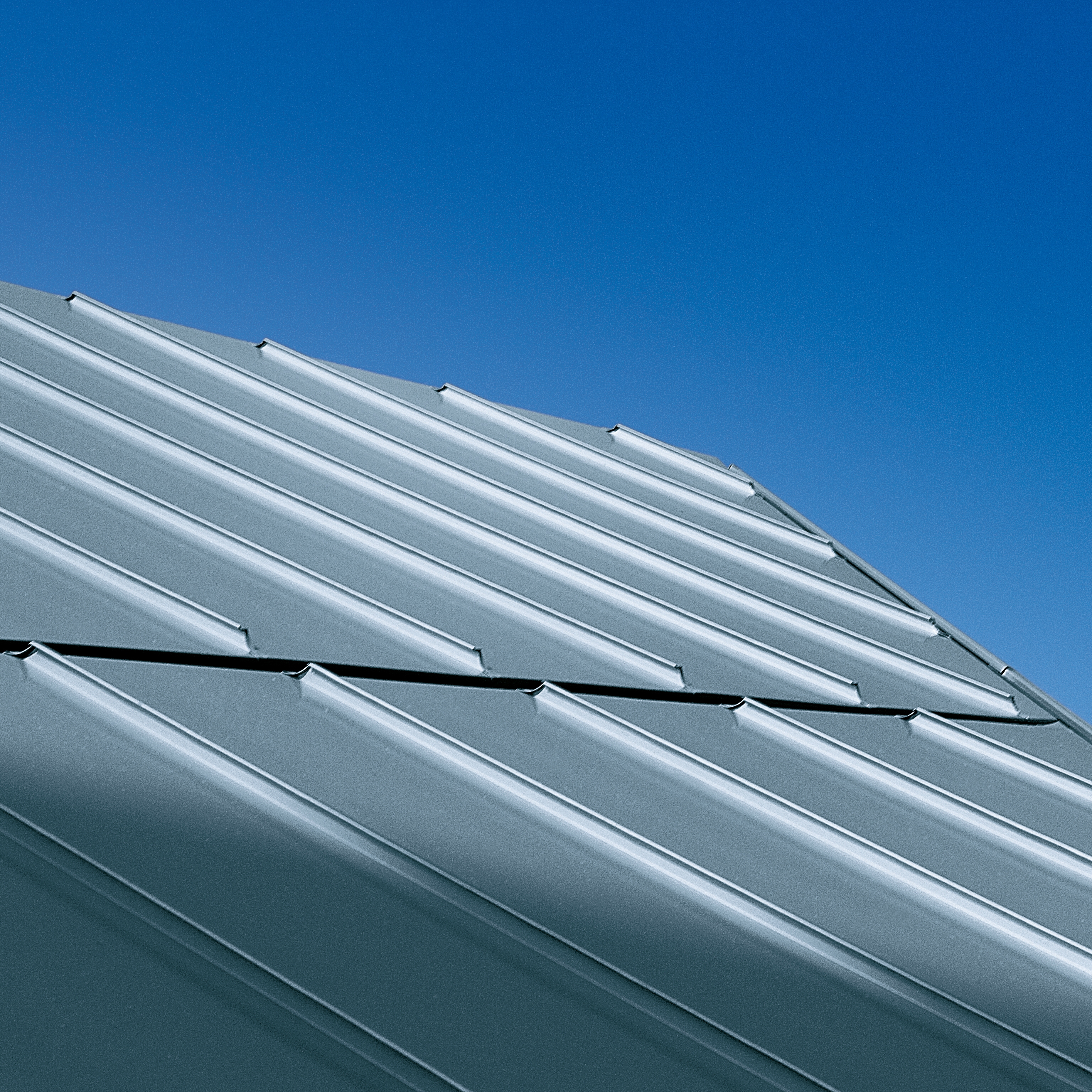 Mostra il prodotto Roof covering | Angled standing seam del produttore RHEINZINK