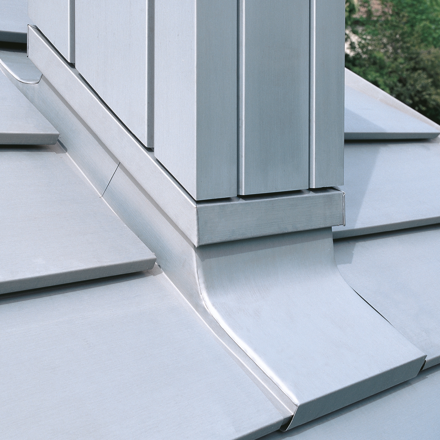Produkt Architekturdetails | Kaminbekleidungen des Herstellers RHEINZINK anzeigen