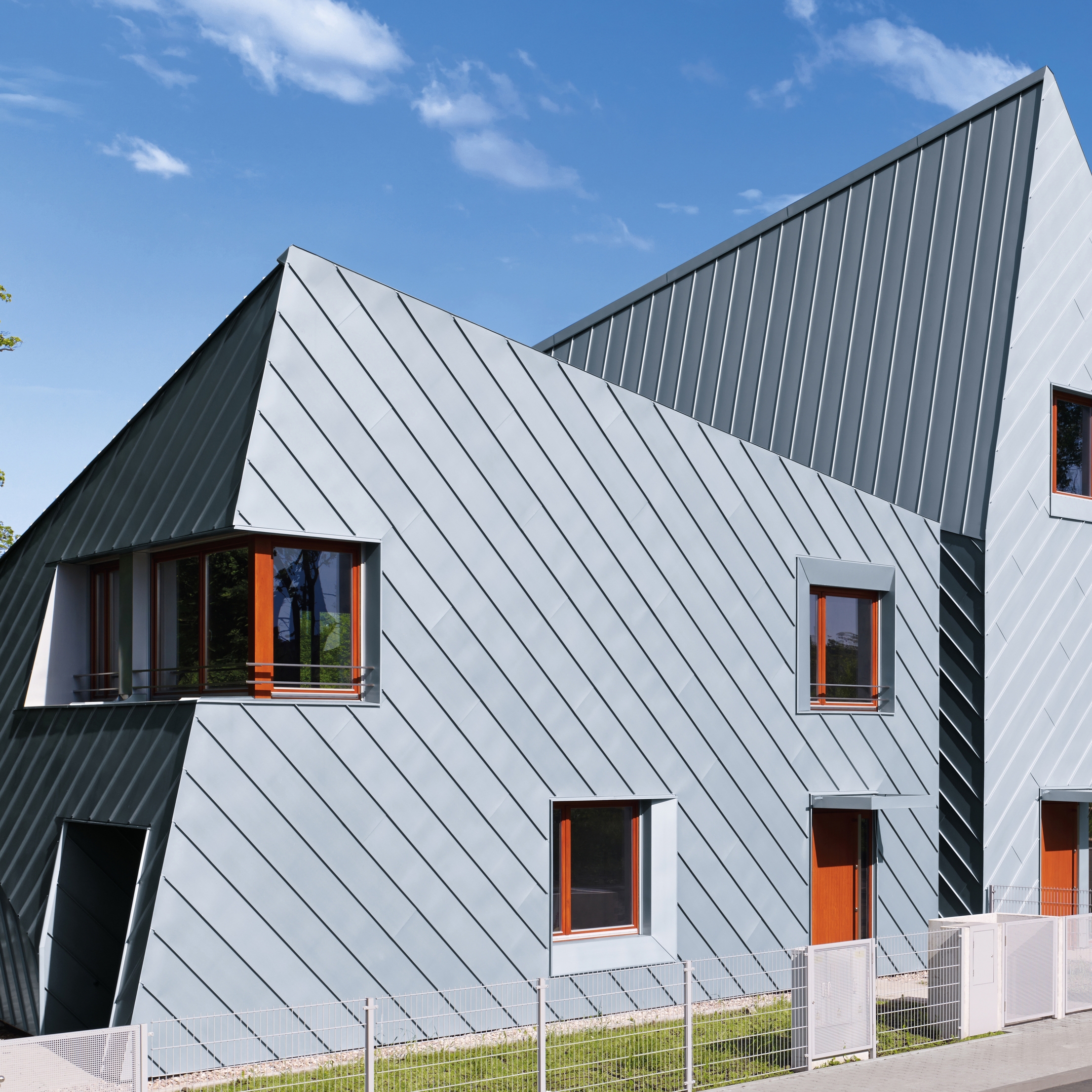 Display product Seam systems | Angled standing seam from manufacturer RHEINZINK