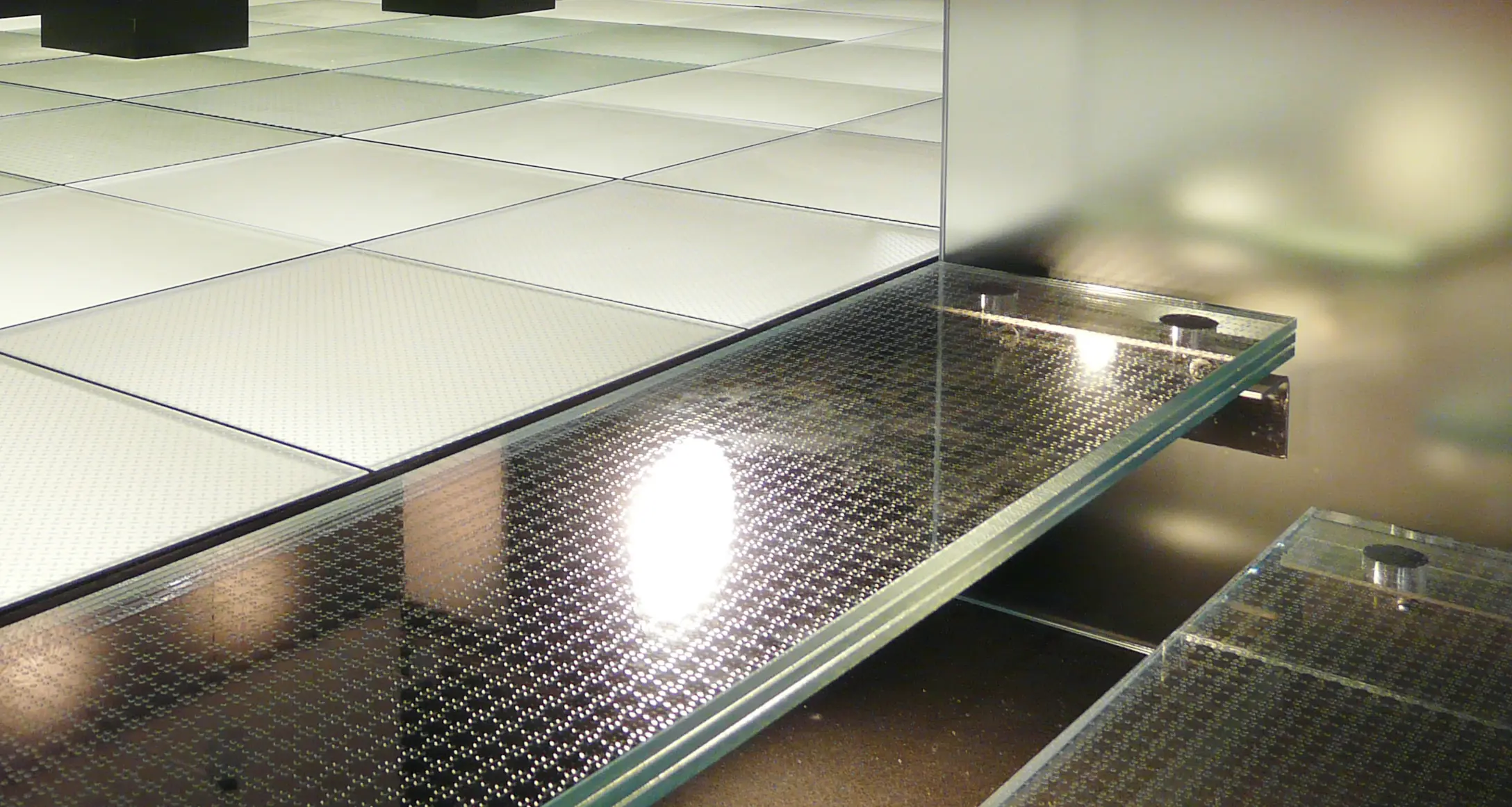gallery-slide-0
