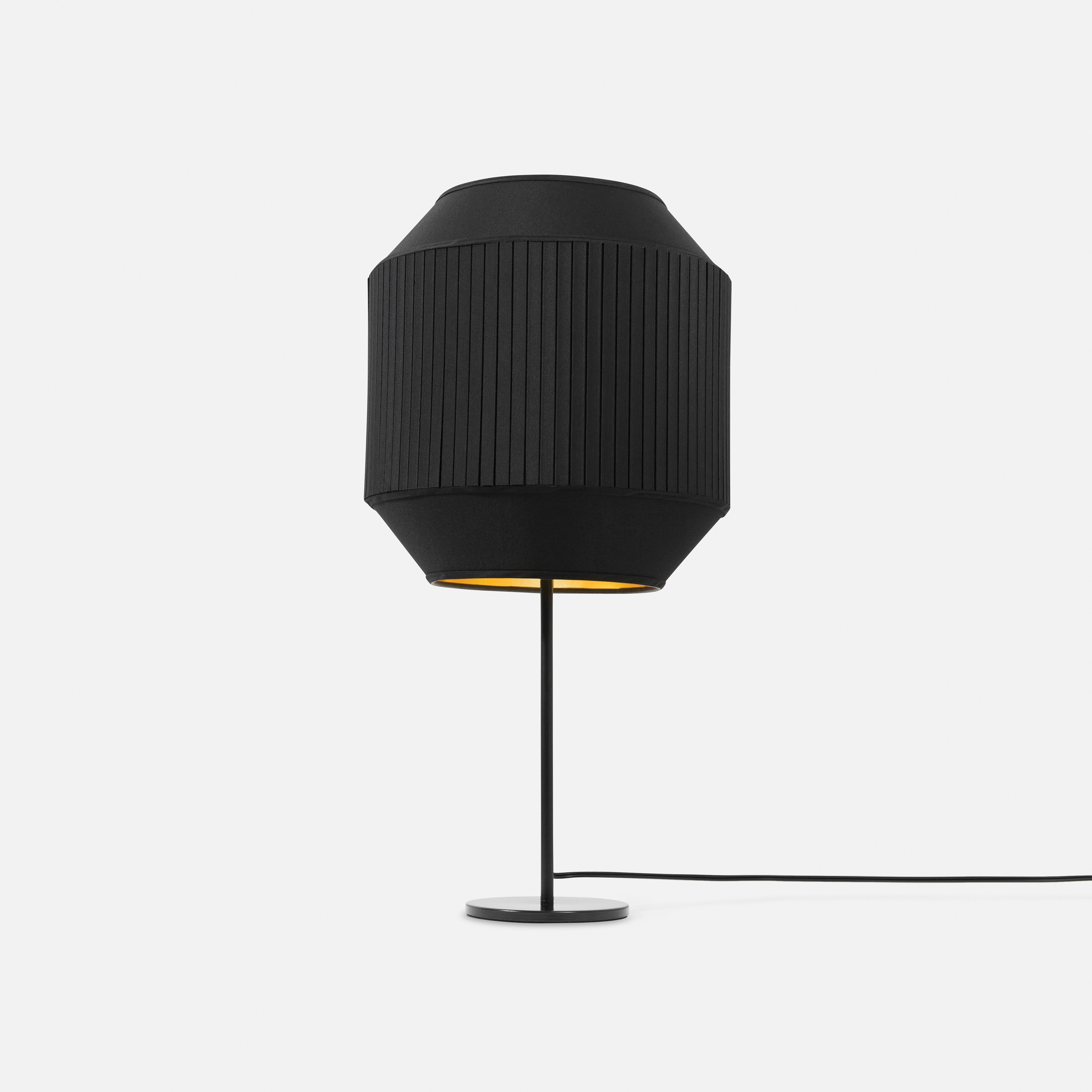 Vertoon produk Delta I Table van vervaardiger Rich Brilliant Willing