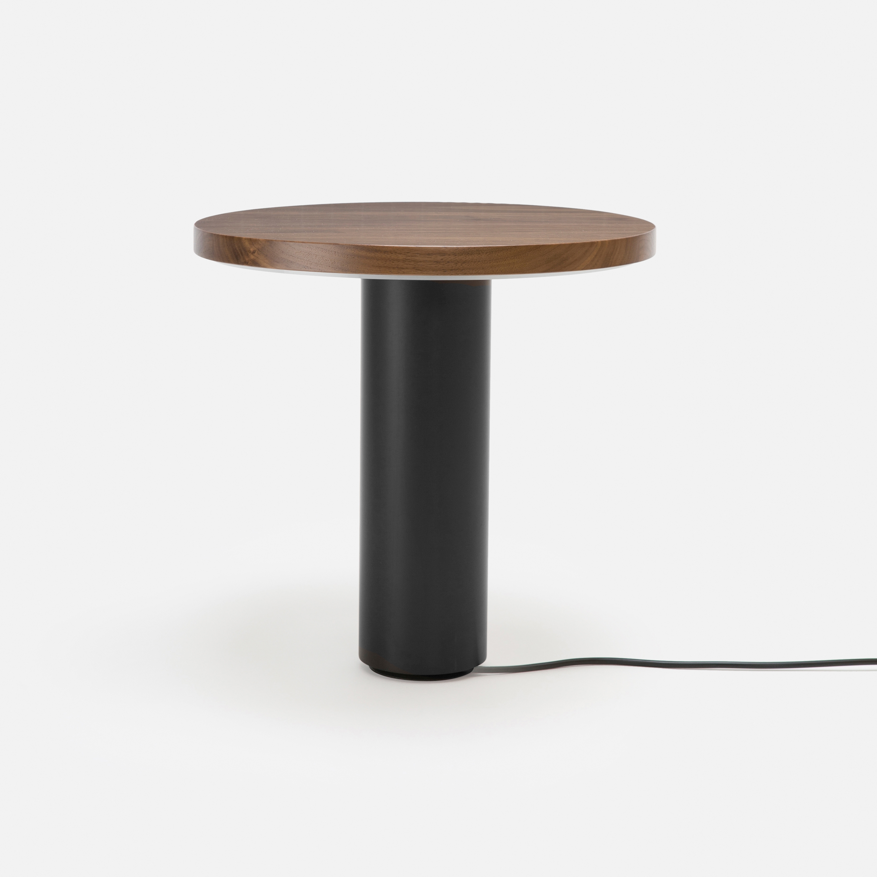 Mostra il prodotto Radient Table del produttore Rich Brilliant Willing