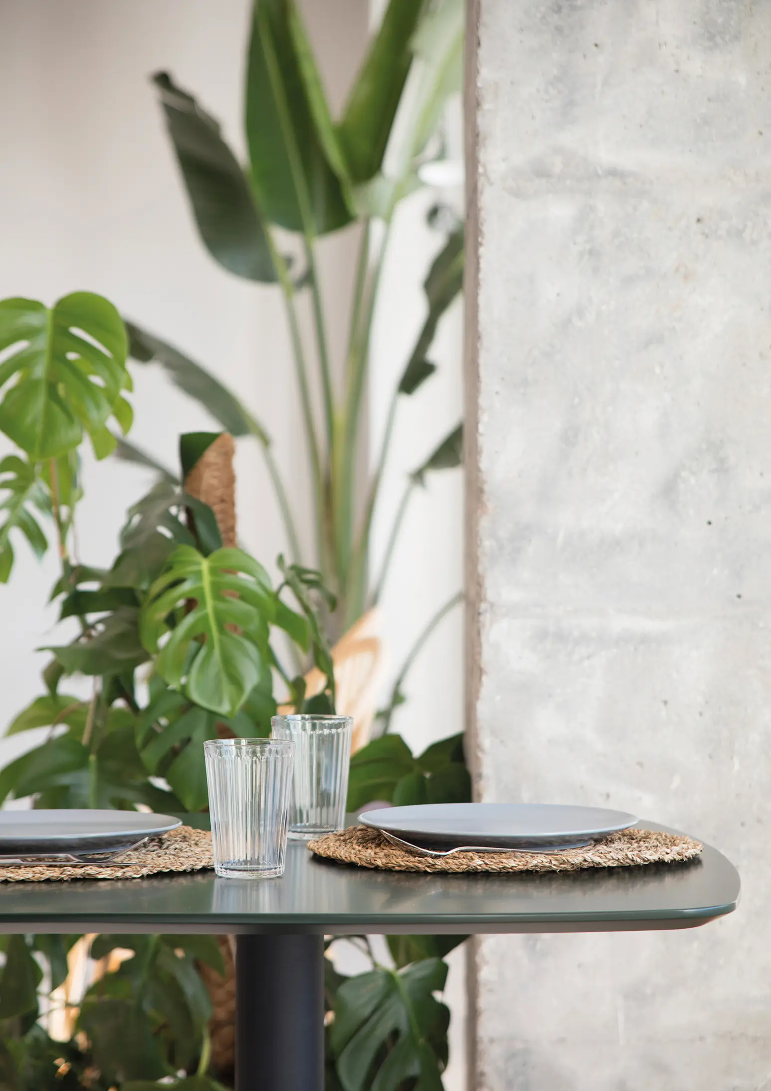 Expormim - Flamingo indoor Dining table stand with elliptical top