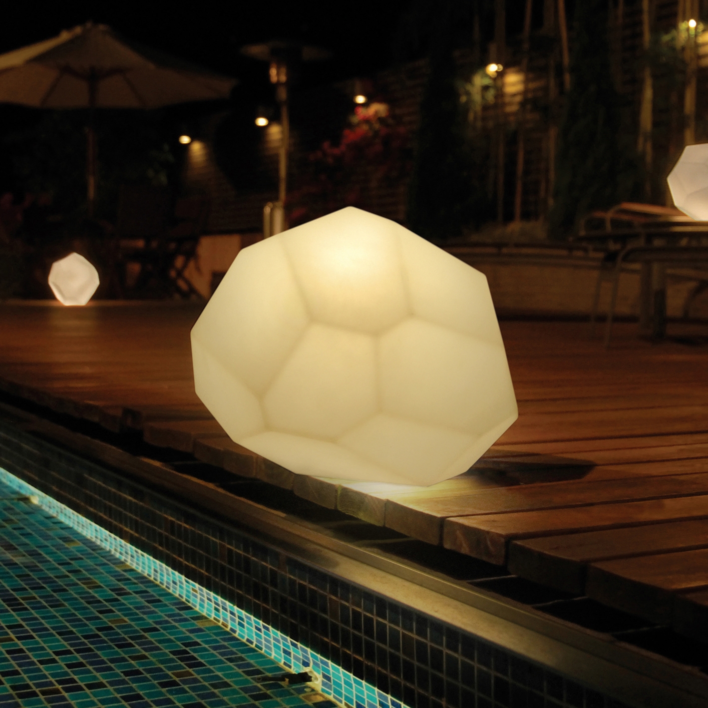 Mostrar el producto Asteroid Table Lamp / Outdoor Lighting del fabricante Innermost