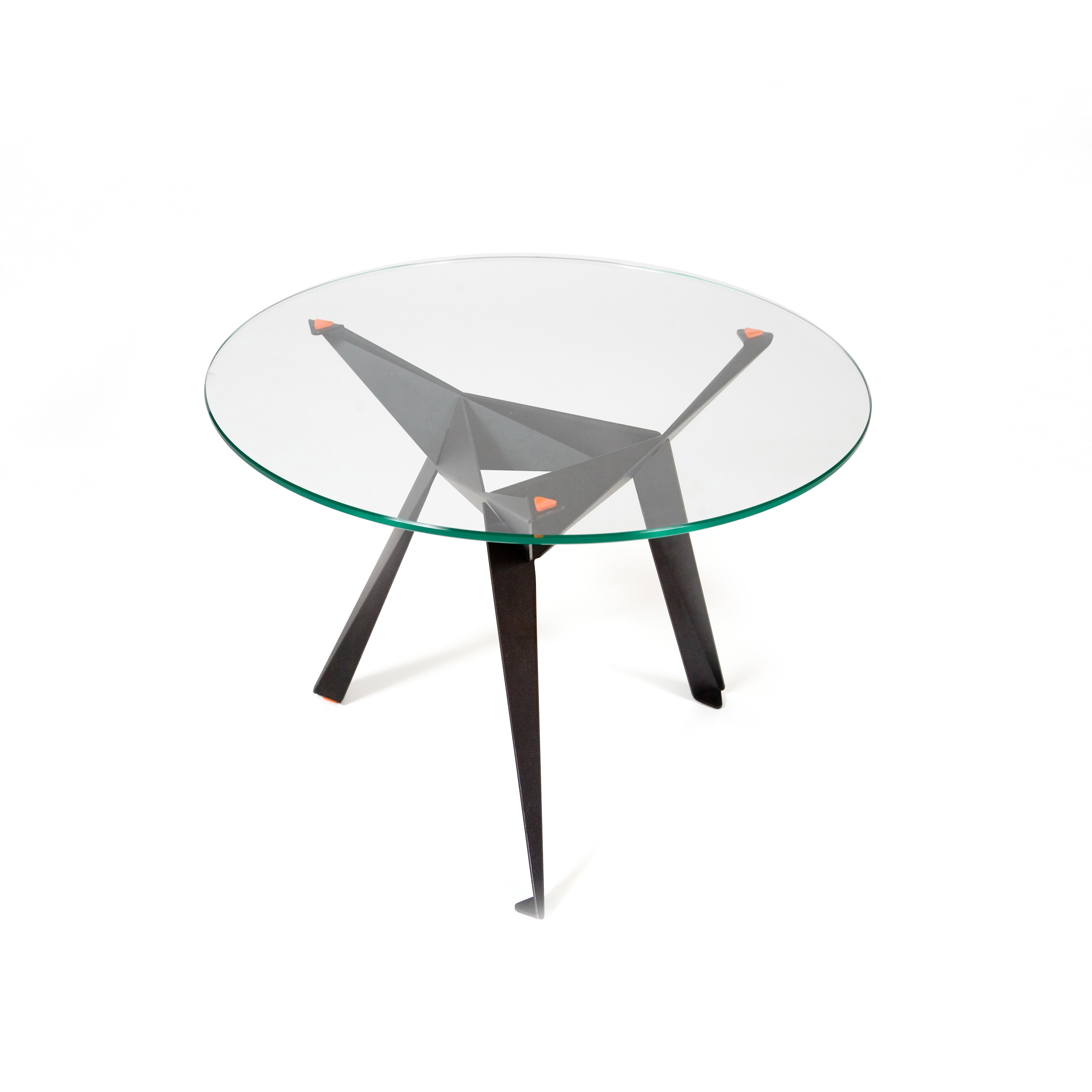 Mostrar el producto Origami Side Table del fabricante Innermost