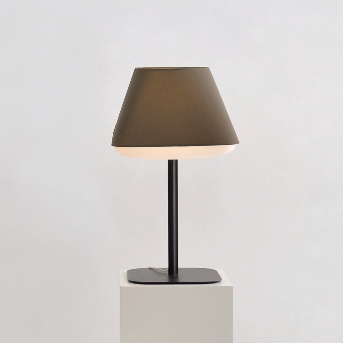Display product RD2SQ Table Lamp from manufacturer Innermost