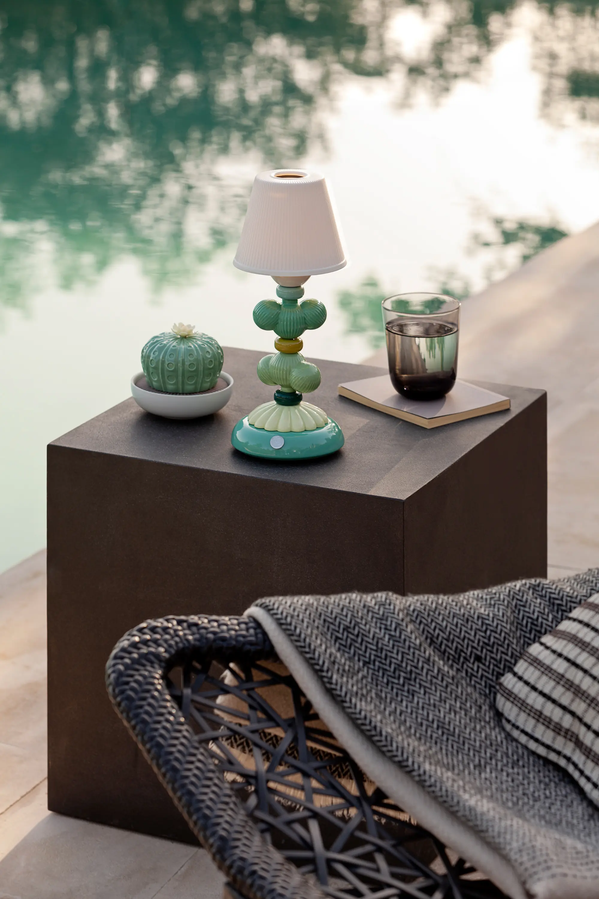 Lladró - Firefly Cactus Golden Fall Table Lamp | Pink