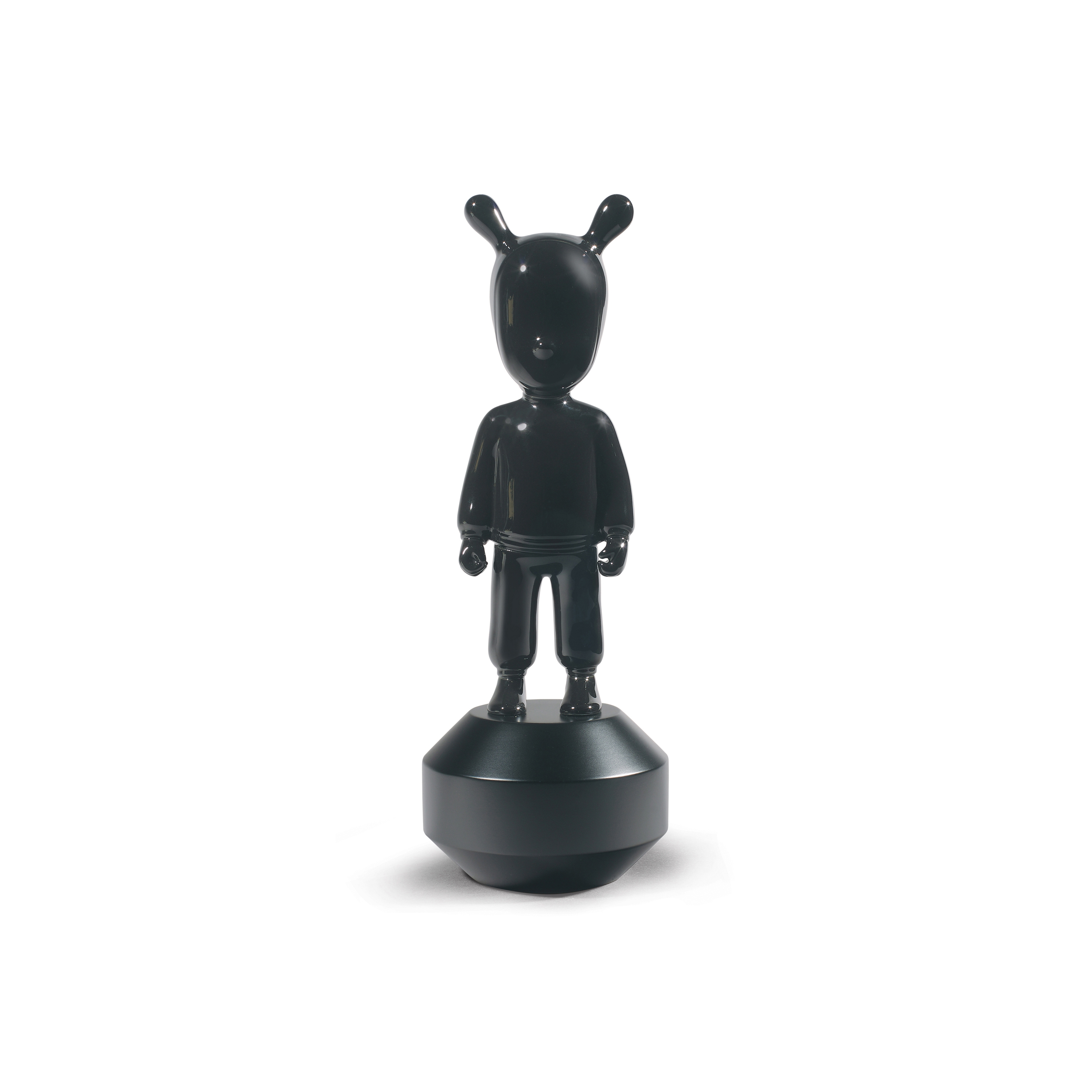 Afficher le produit The Guest Black Figurine | Small Model du fabricant Lladró