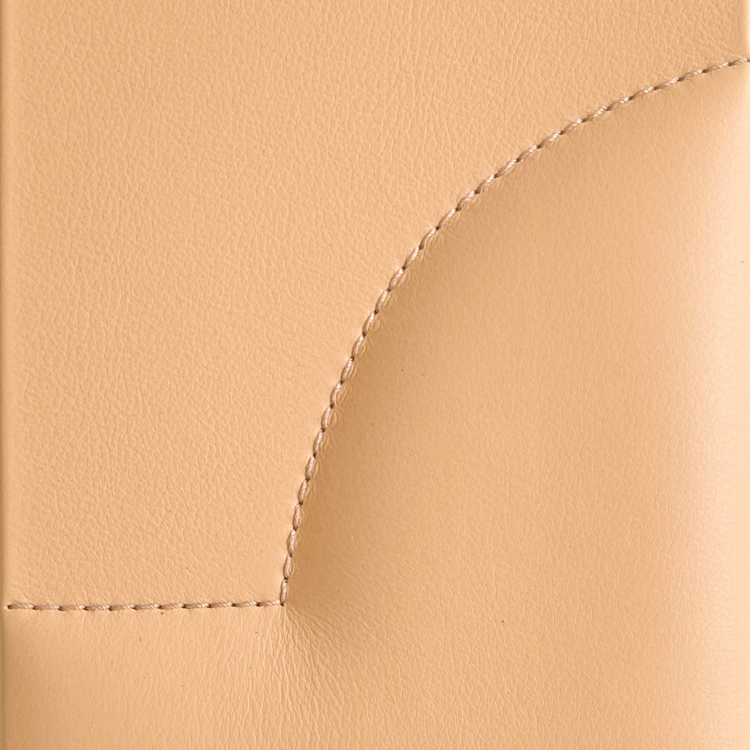 Mostrar el producto Bon Ton del fabricante Studioart Leather Interiors