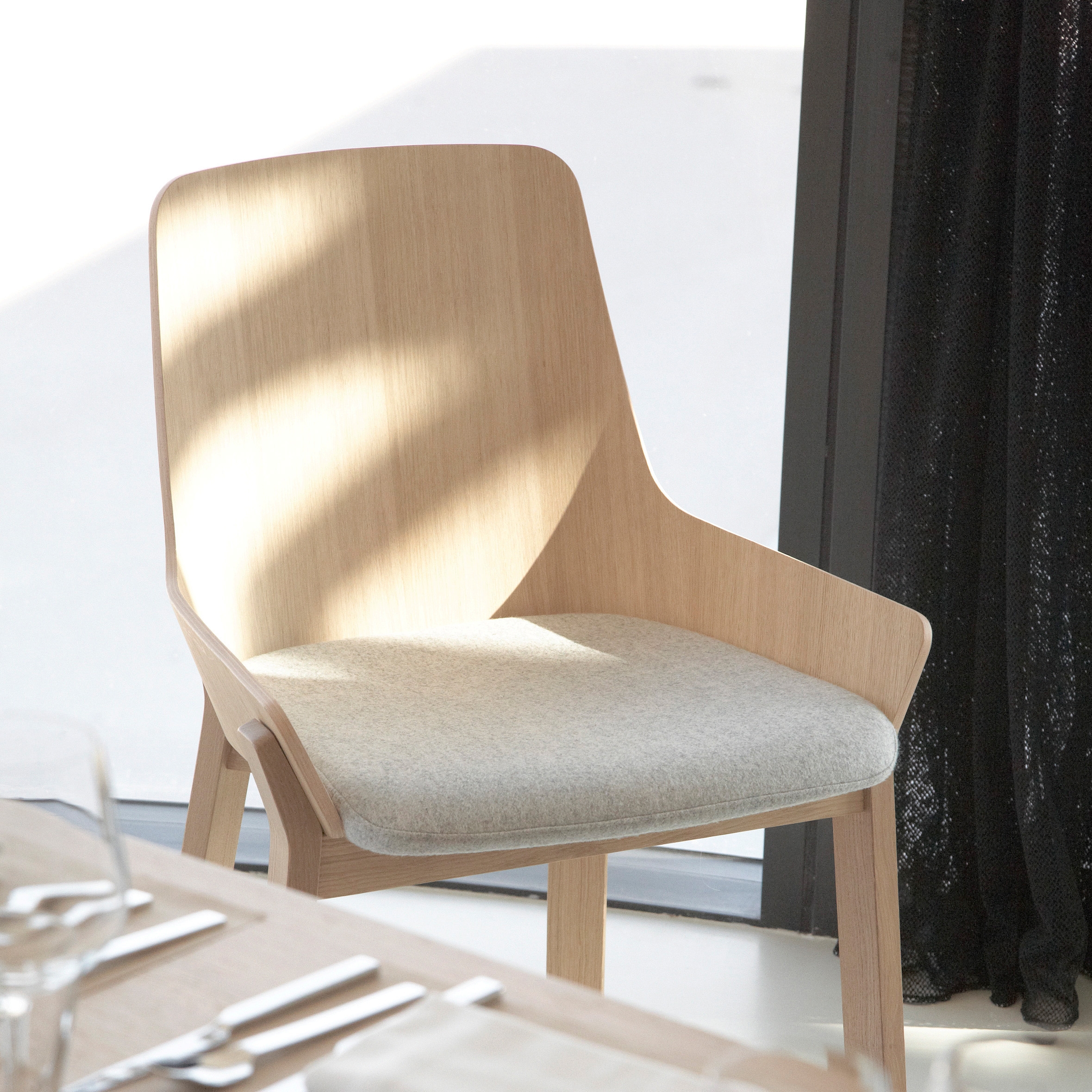 CHAIRS | BENCHES
