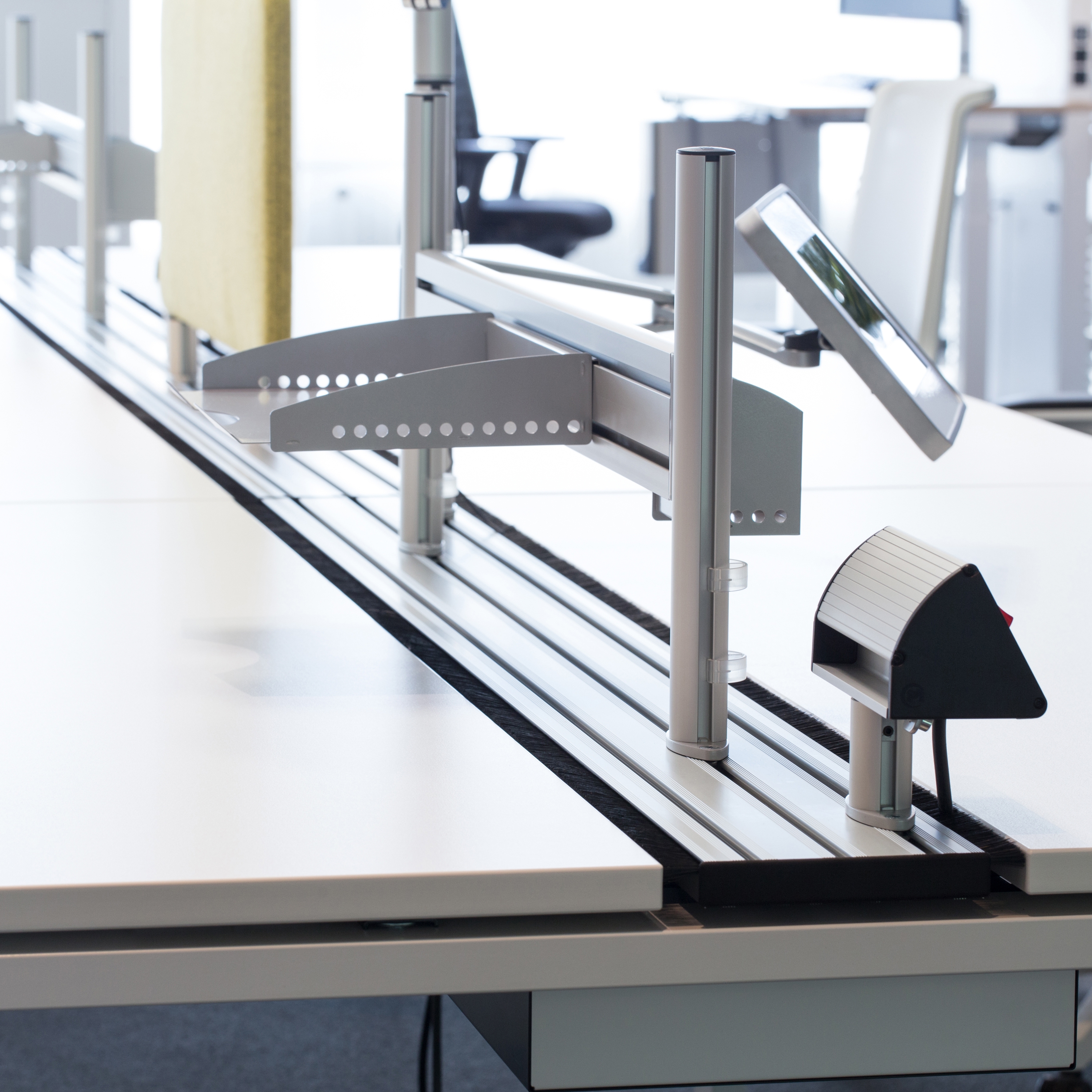 Display product Flexter organisational rail from manufacturer Assmann Büromöbel