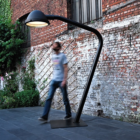 Afficher le produit Outsider - floor lamp du fabricant Jacco Maris