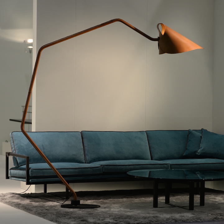 Mostra il prodotto Mrs. Q floor lamp del produttore Jacco Maris