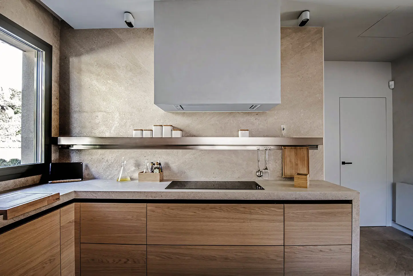 INALCO - Petra MDi Crema Bush-hammered
