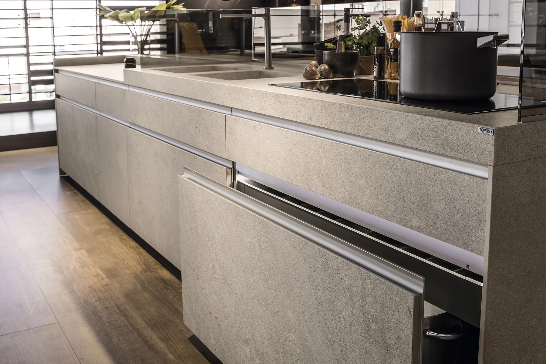 INALCO - Petra MDi Crema Bush-hammered
