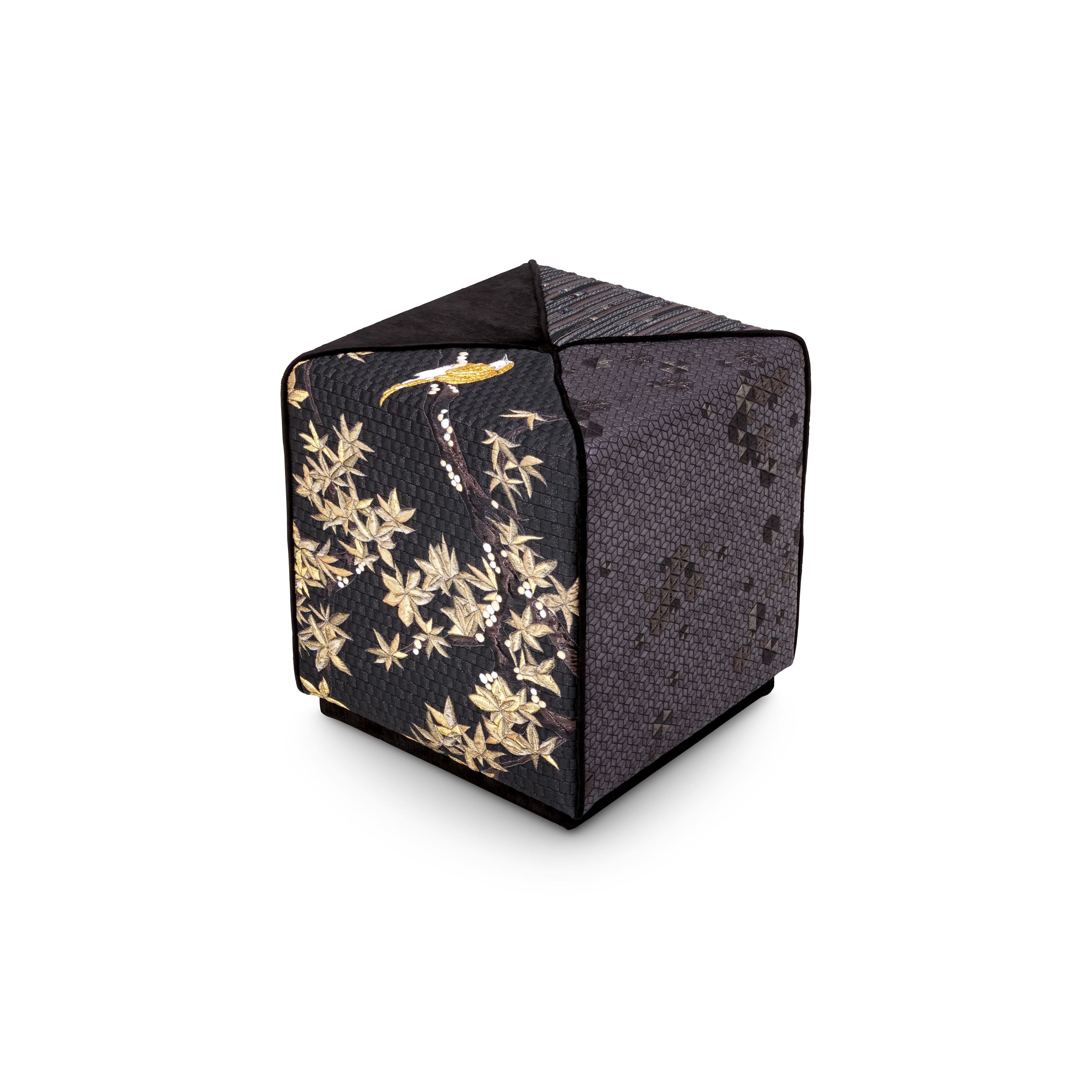 Chamaleon Ottoman