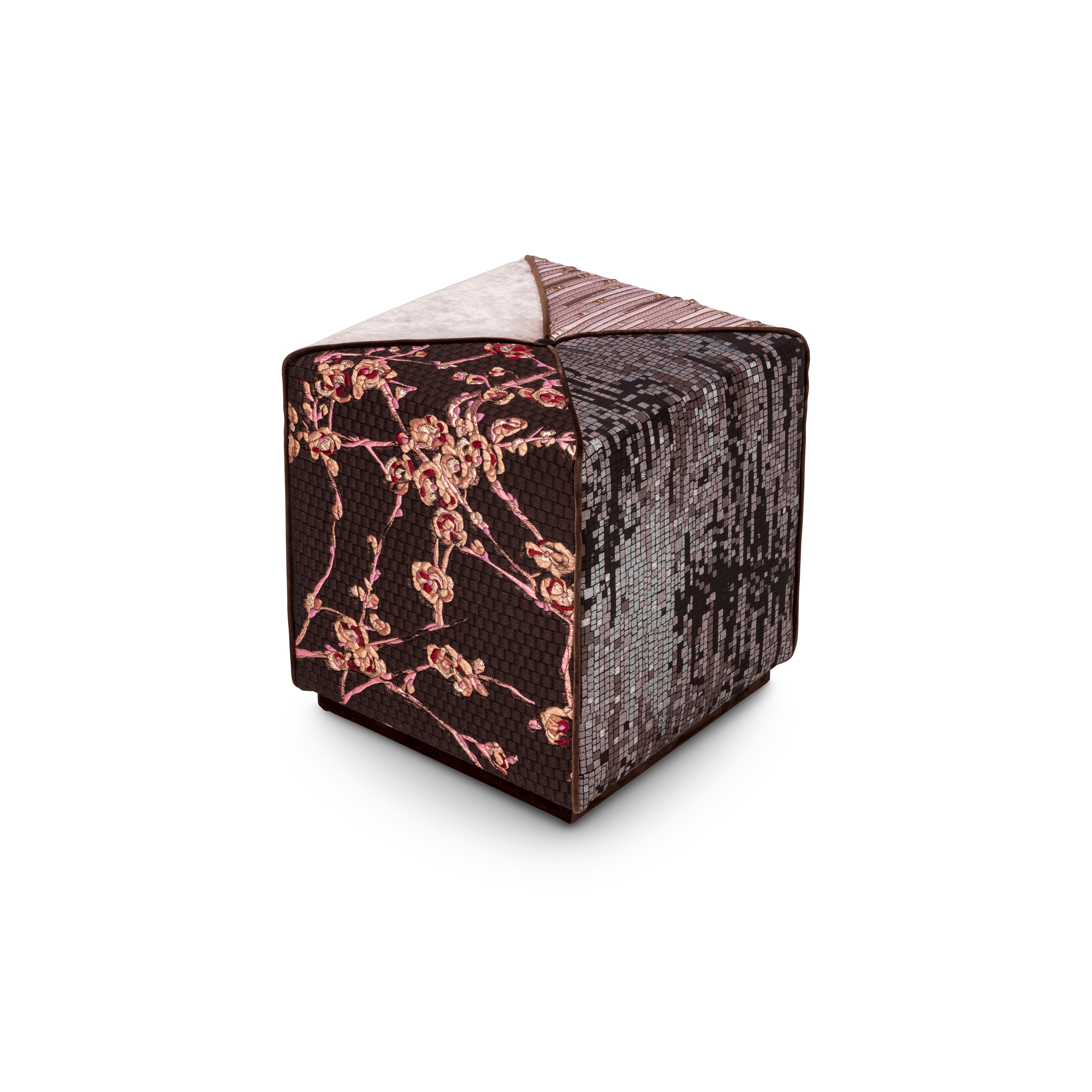 Chamaleon Ottoman