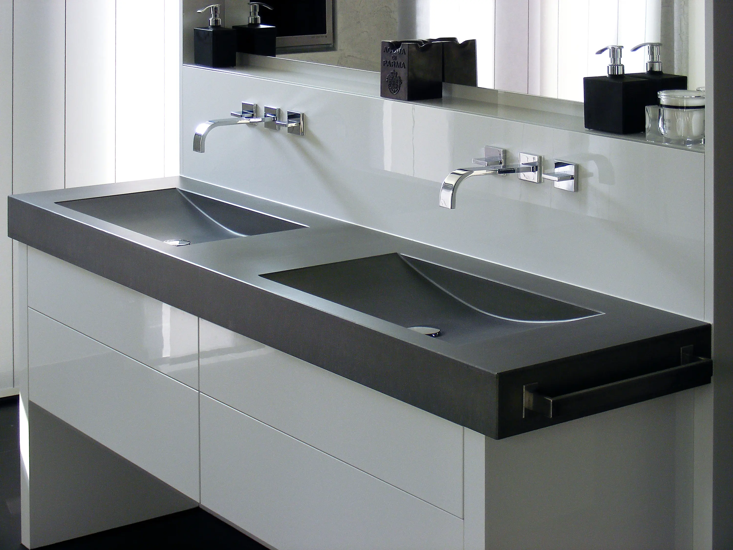 OGGI Beton - May Kasahara Betonwaschtisch