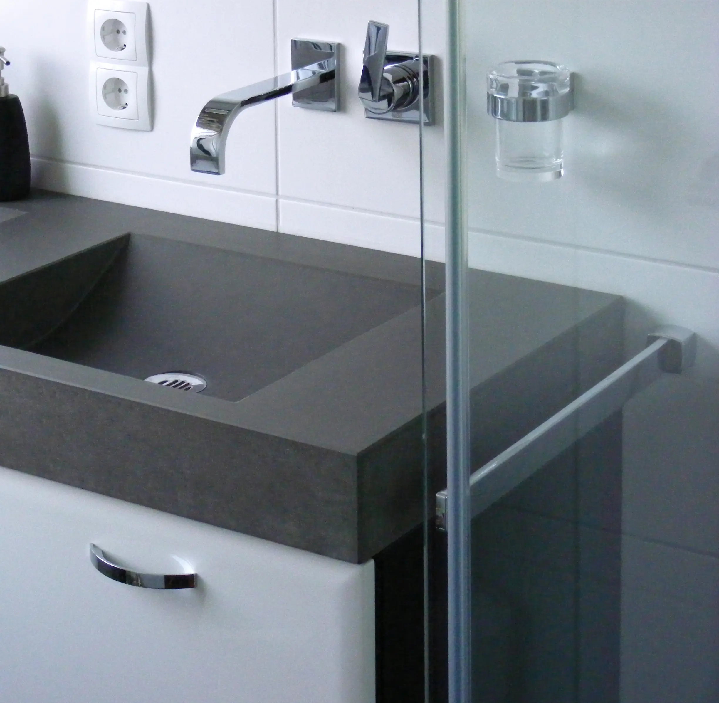 OGGI Beton - May Kasahara Betonwaschtisch