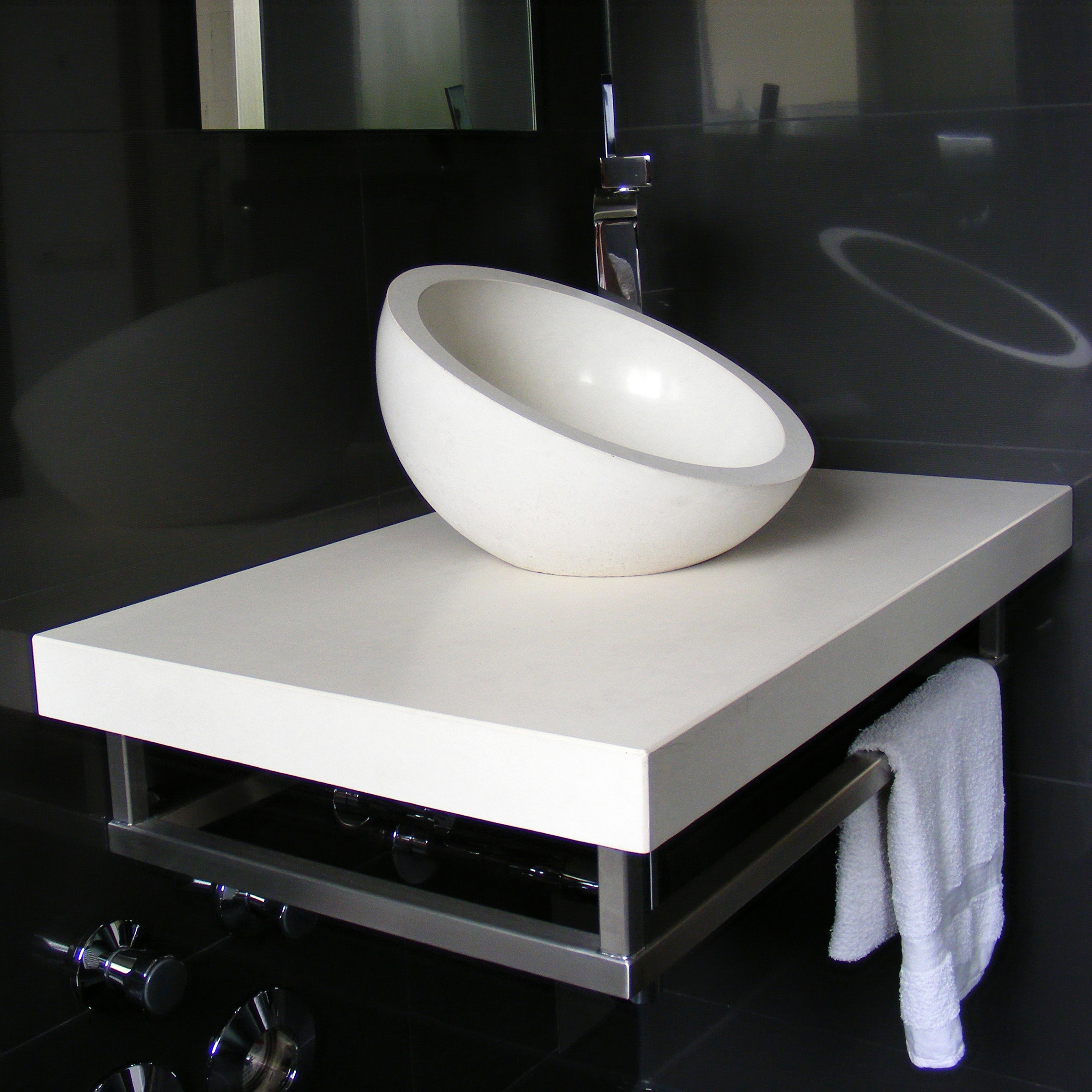 Display product Concrete vanity top A from manufacturer OGGI Beton