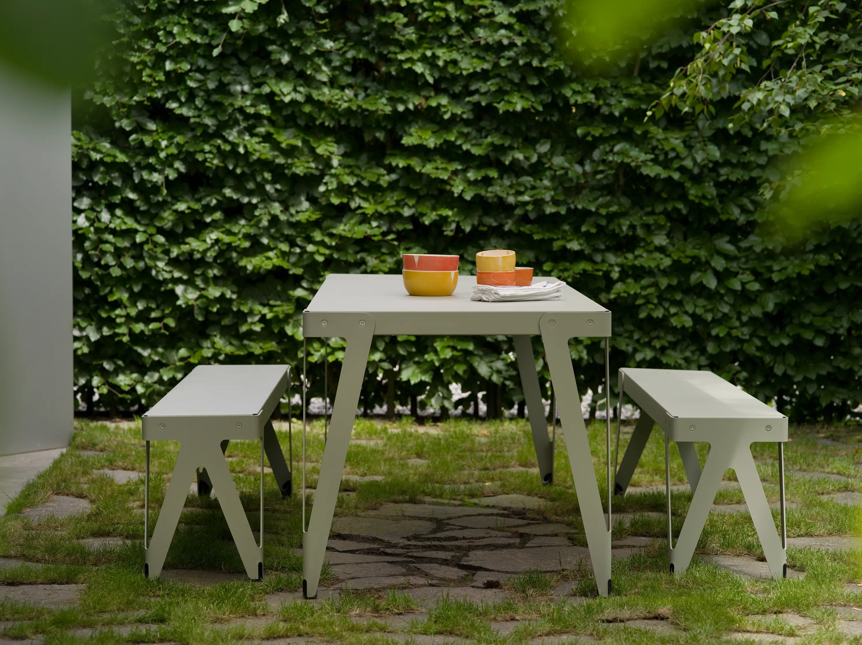 Functionals - Lloyd dining table with bench