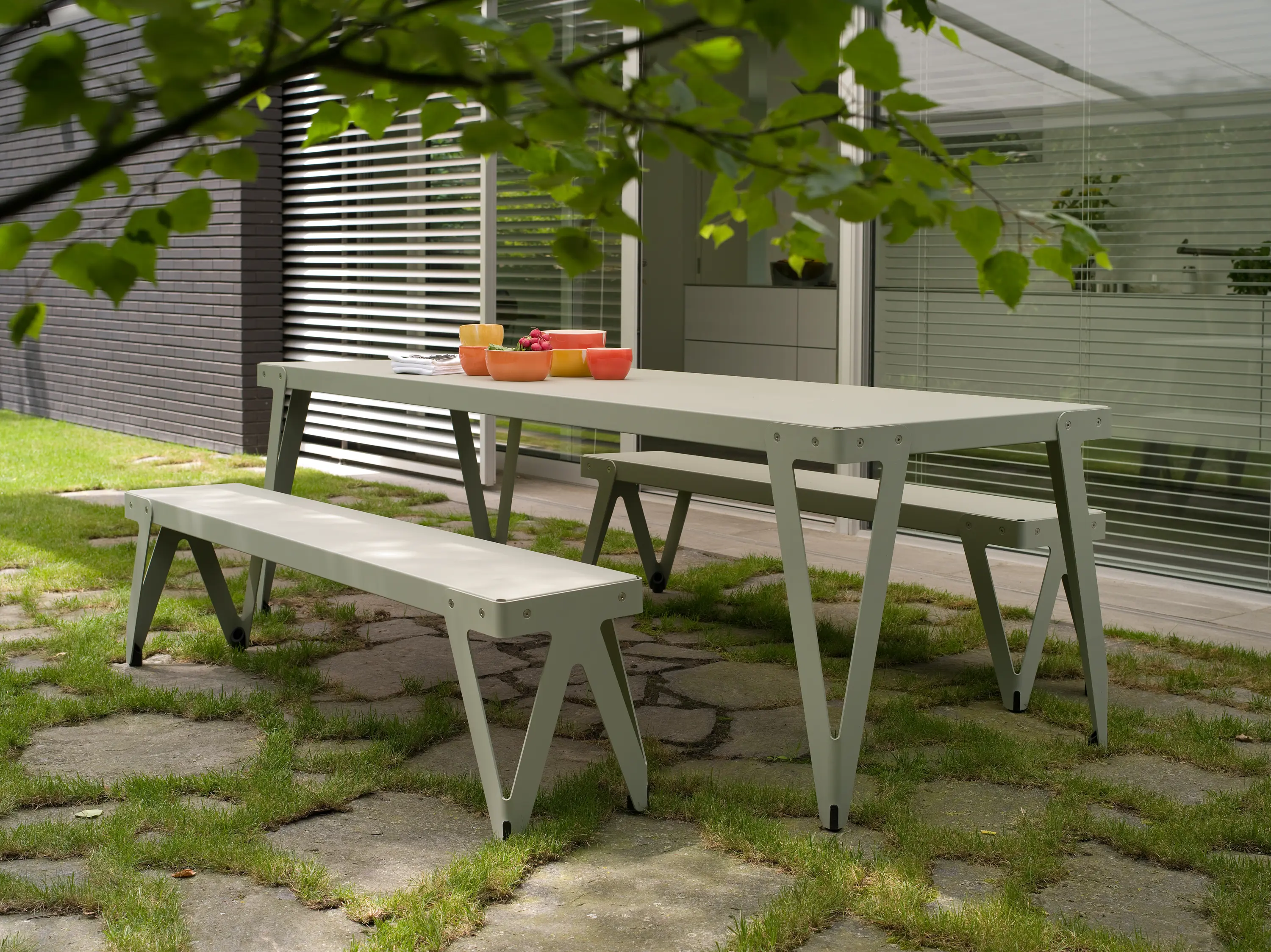 Functionals - Lloyd dining table with bench