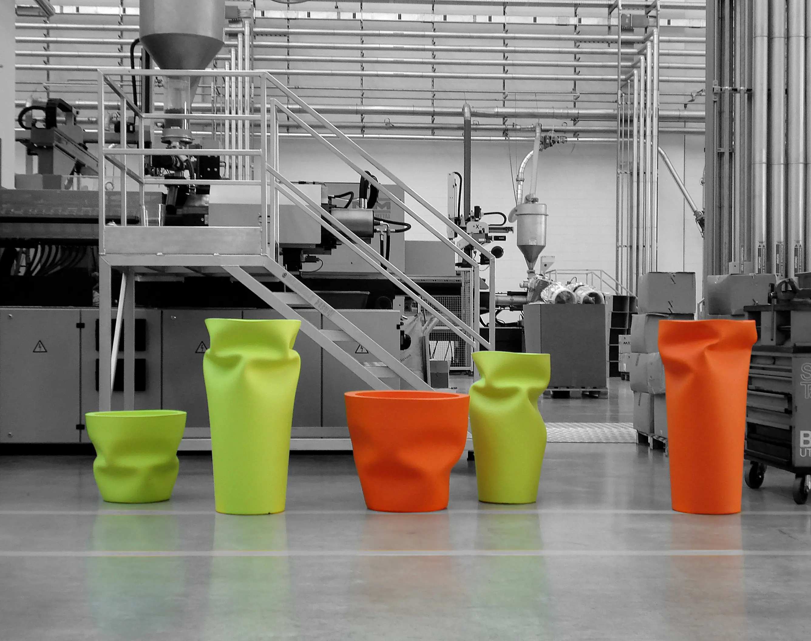 PLUST - Saving/Space/Vase