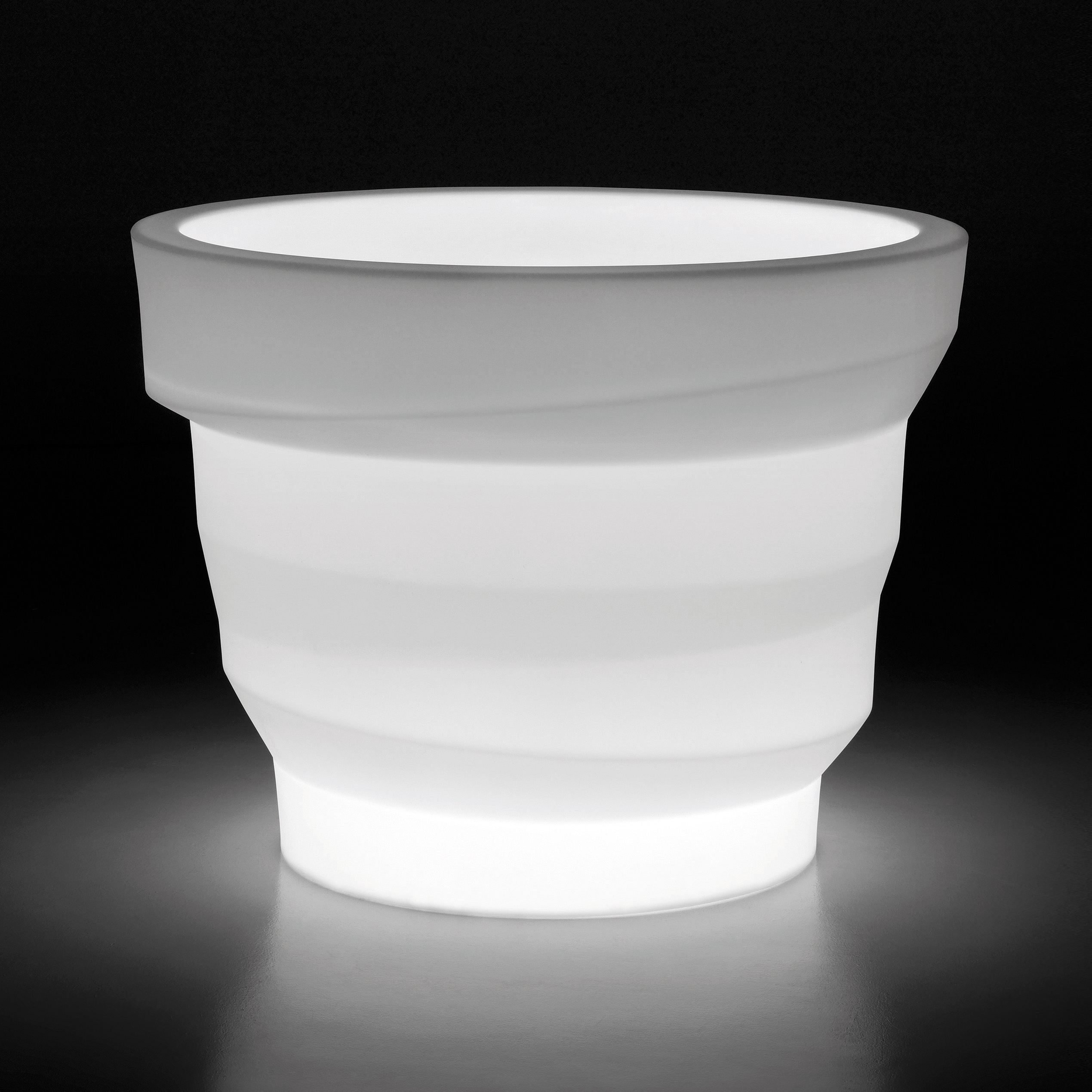 Display product Rebelot | Light from manufacturer PLUST