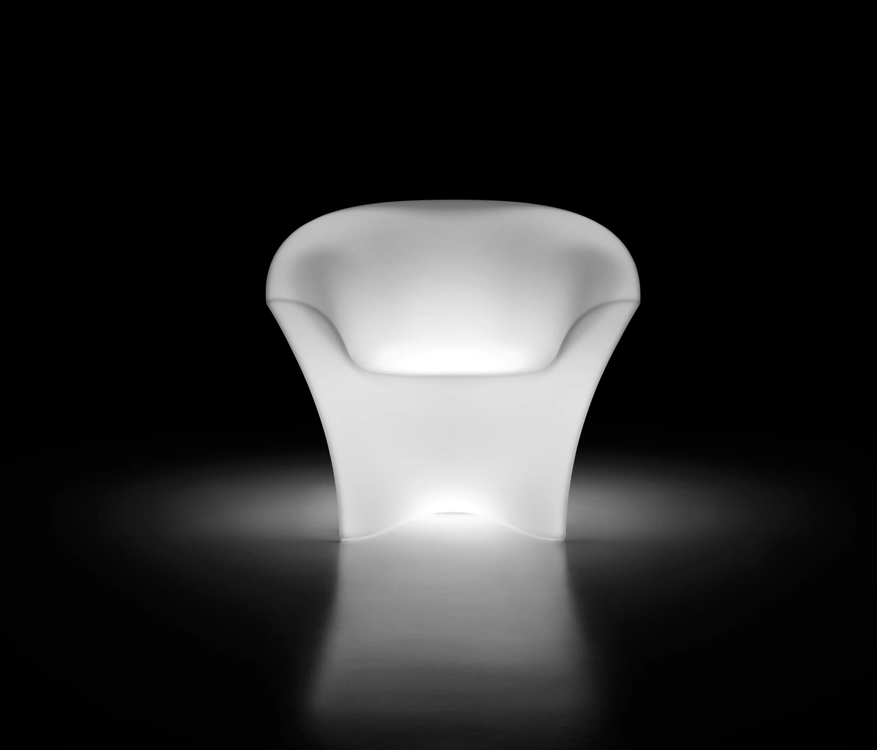 PLUST - Ohla | Armchair Light