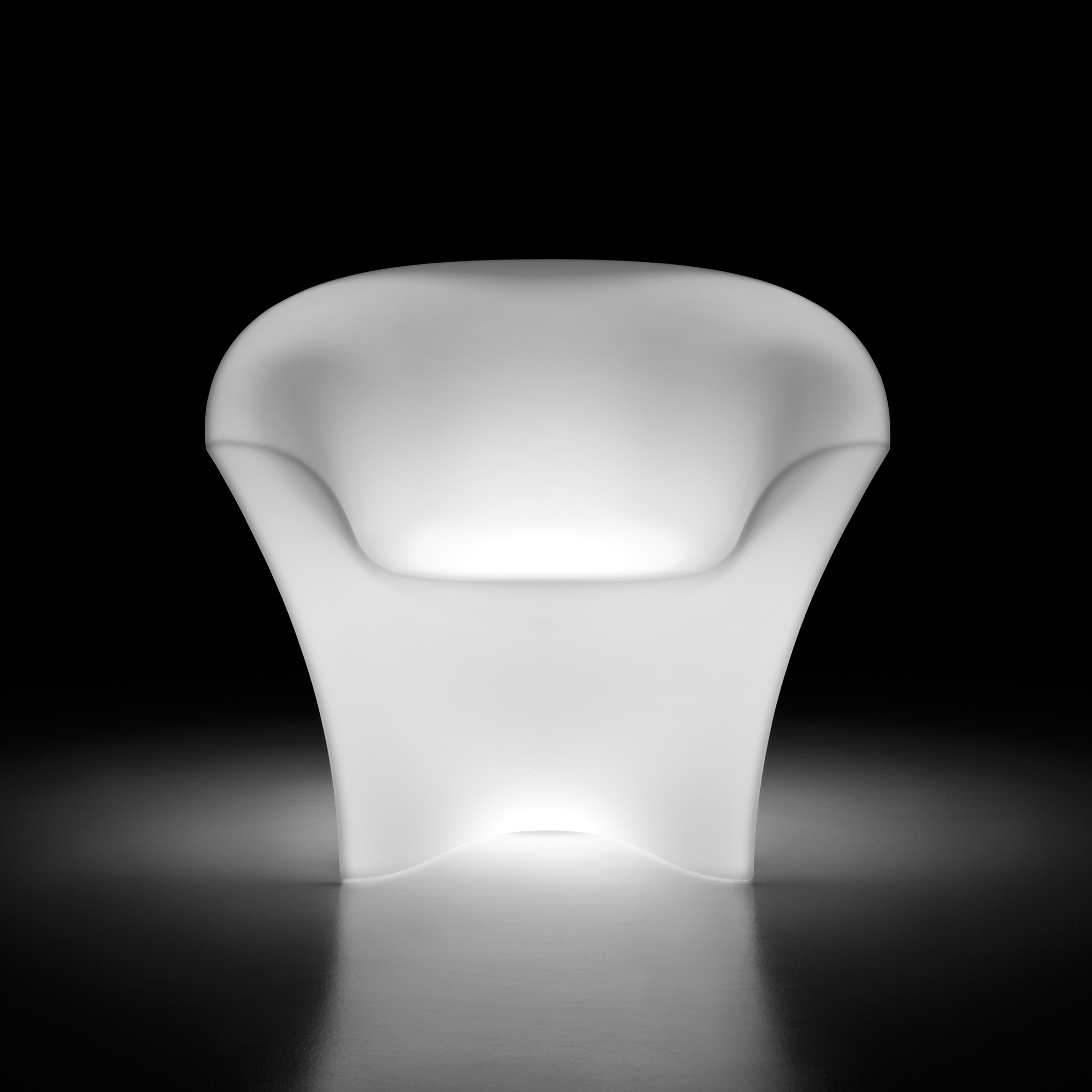 Display product Ohla | Armchair Light from manufacturer PLUST