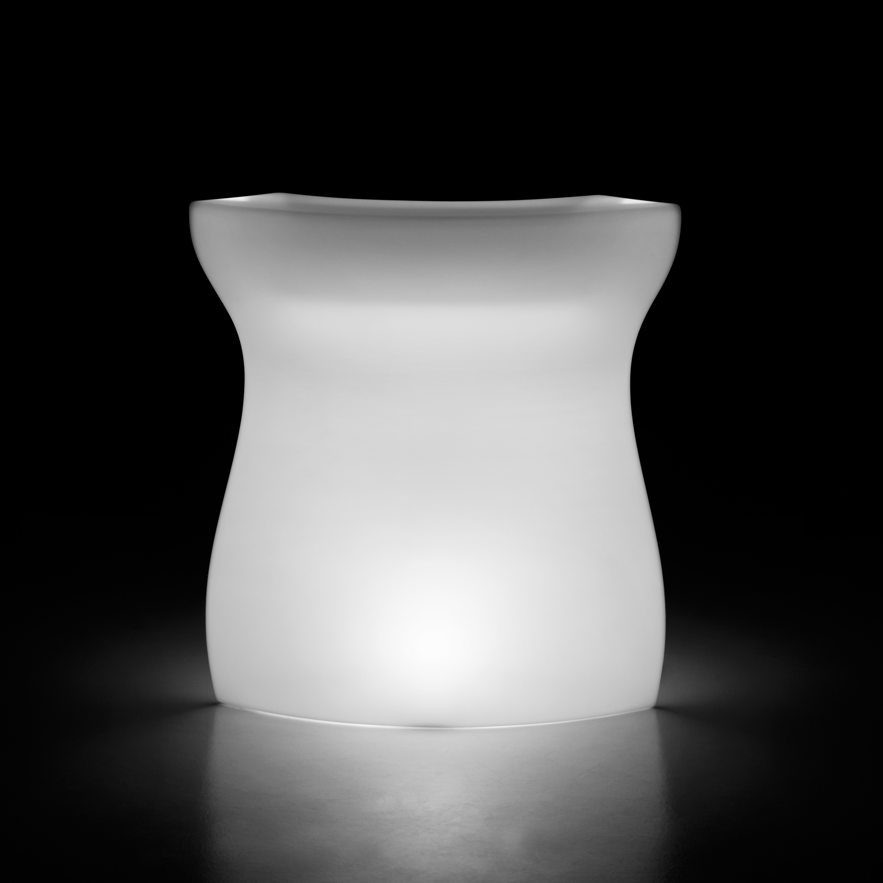 Display product Bartolomeo | Corner Light from manufacturer PLUST