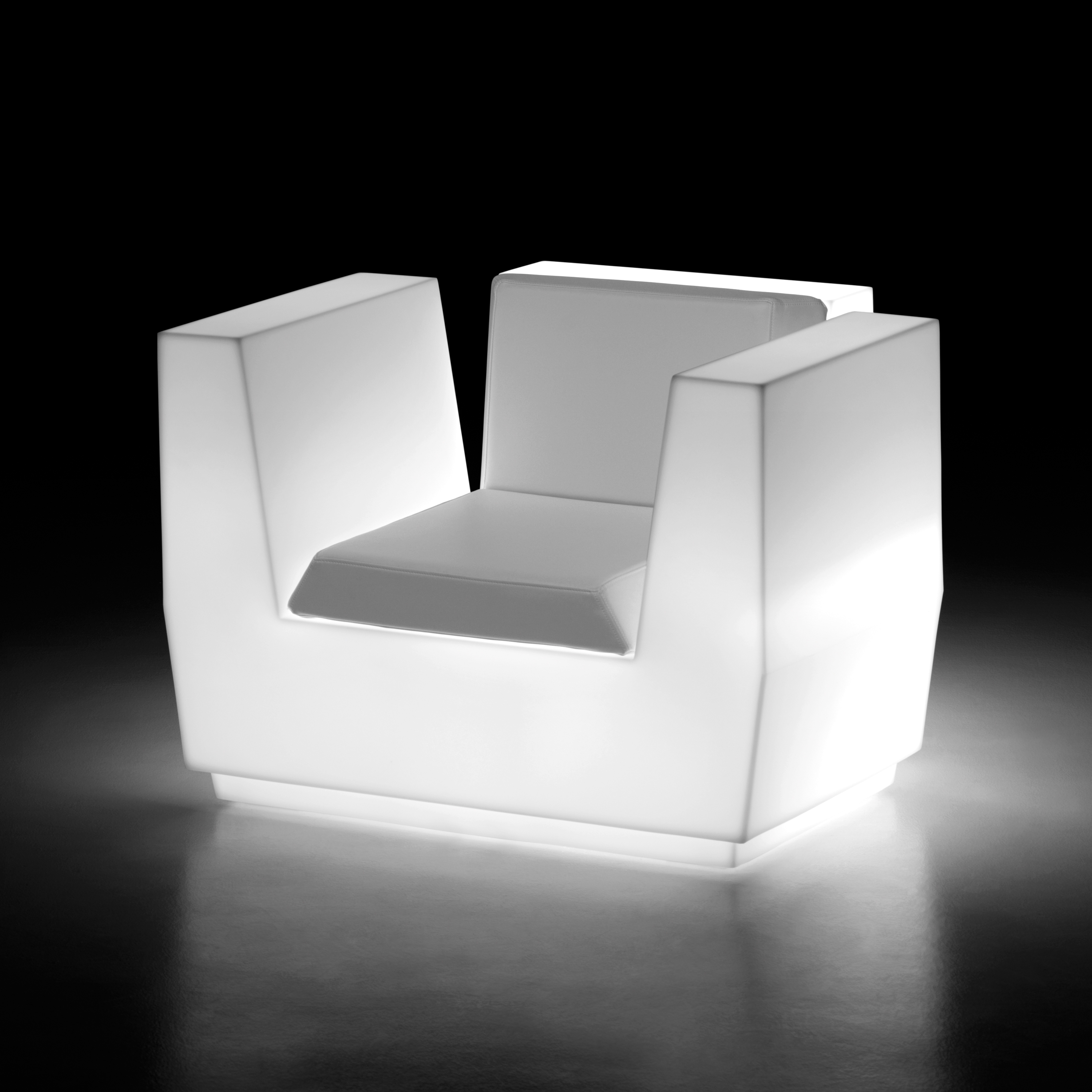 Display product Big Cut | Armchair Light from manufacturer PLUST