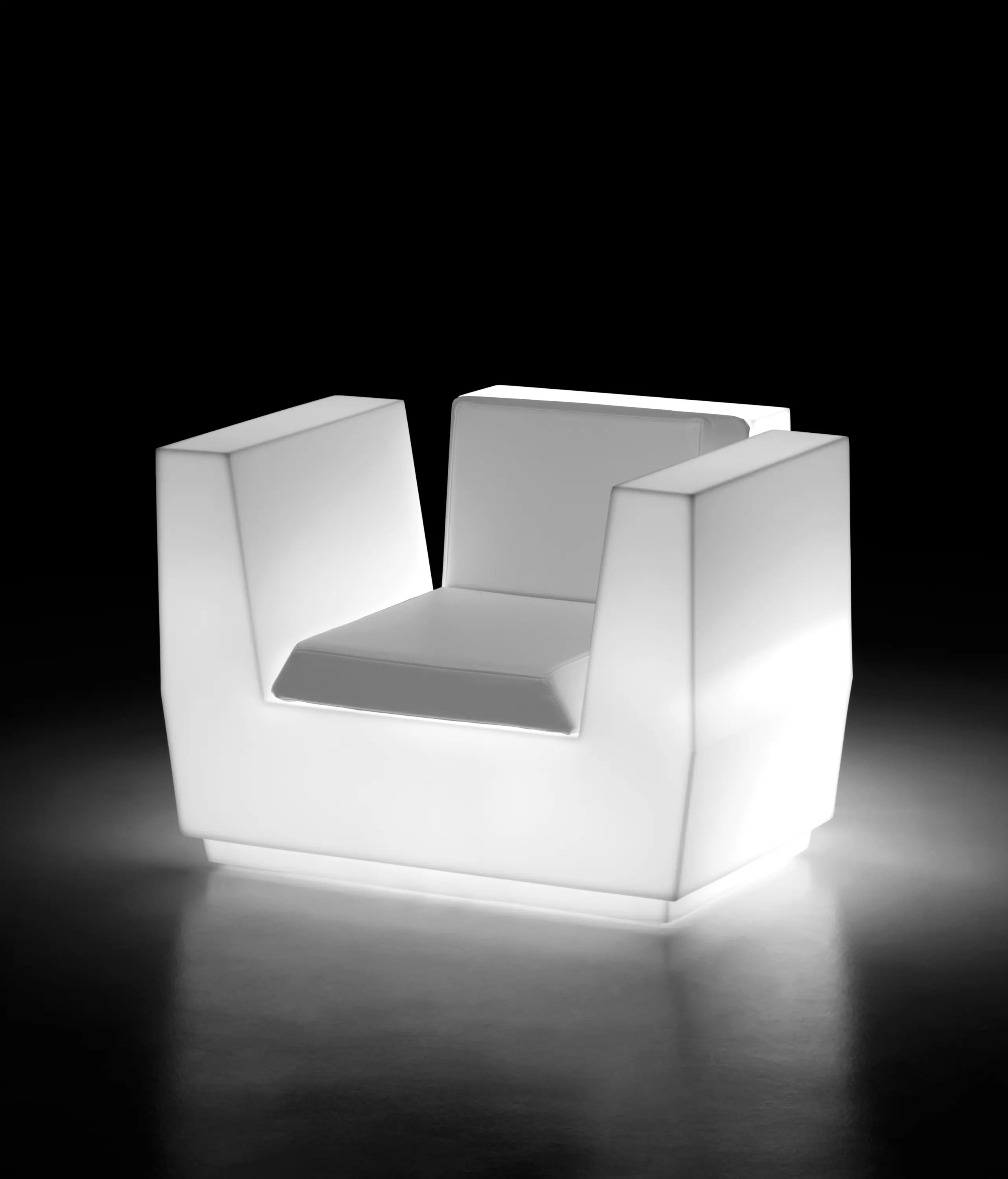 PLUST - Big Cut | Armchair Light