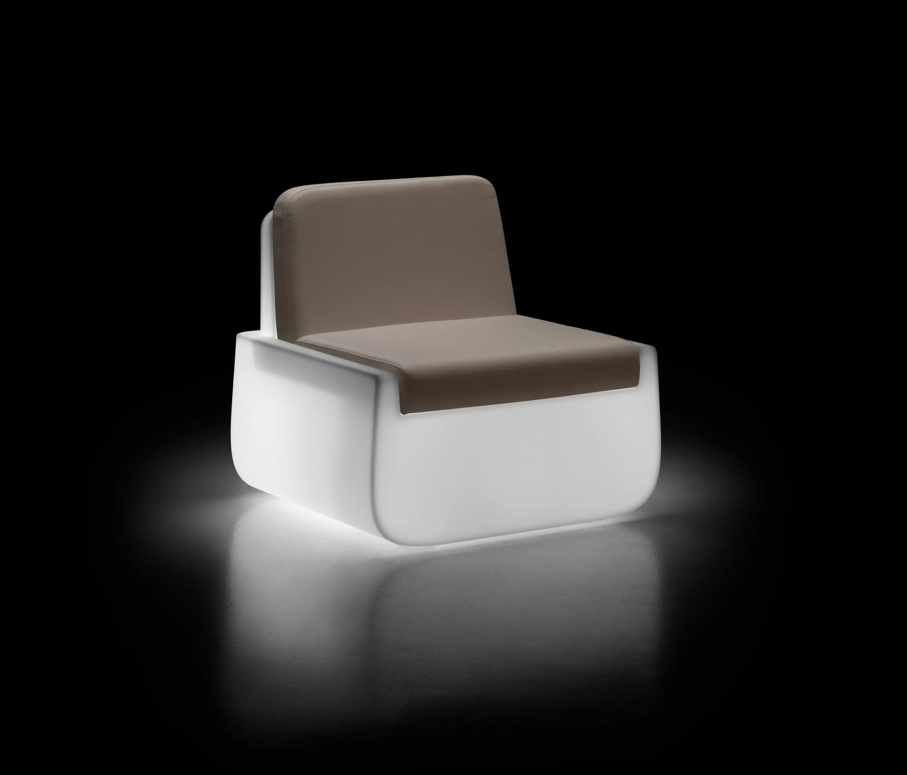 PLUST - Bold |Armchair Light