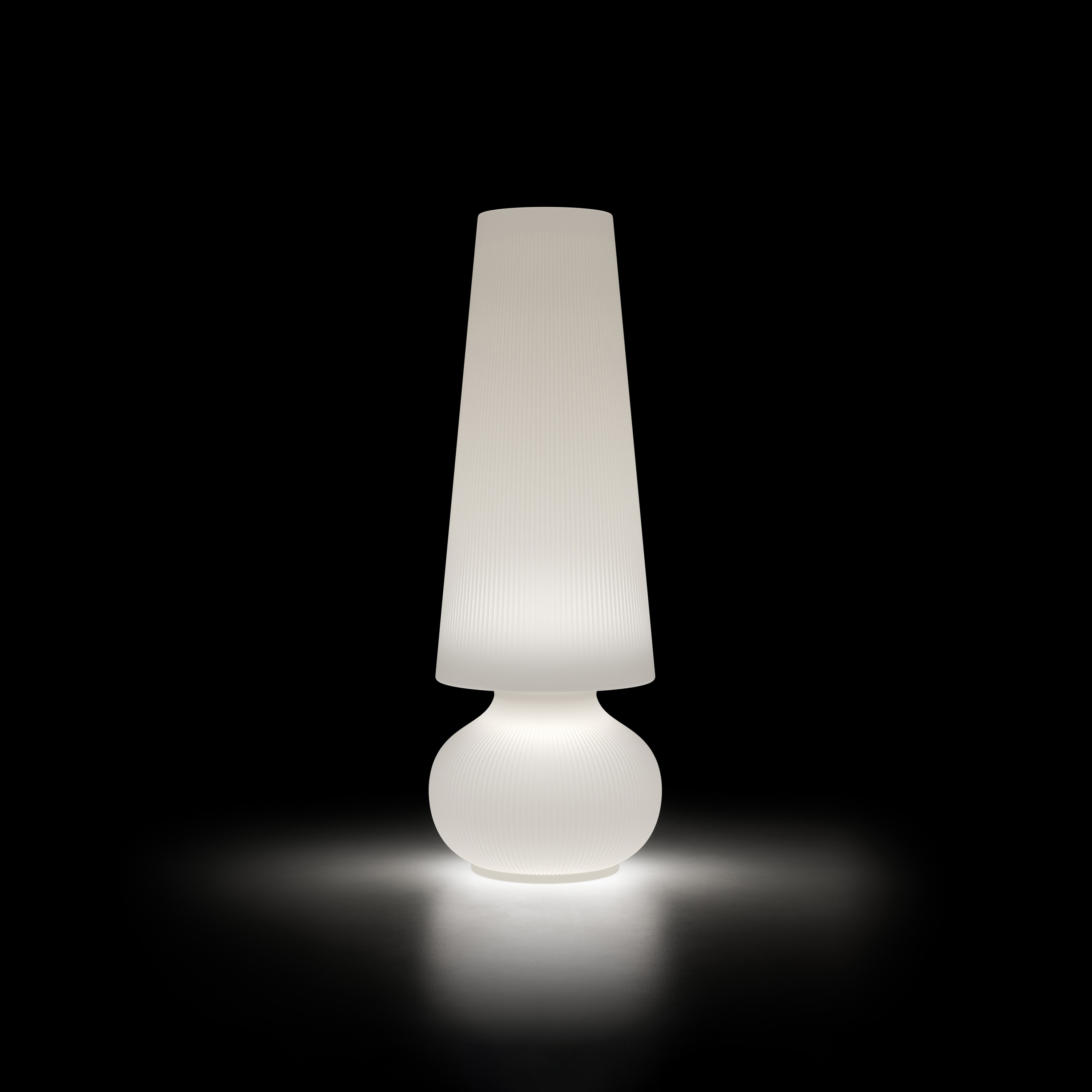 Mostra il prodotto Fade | Lamp M del produttore PLUST
