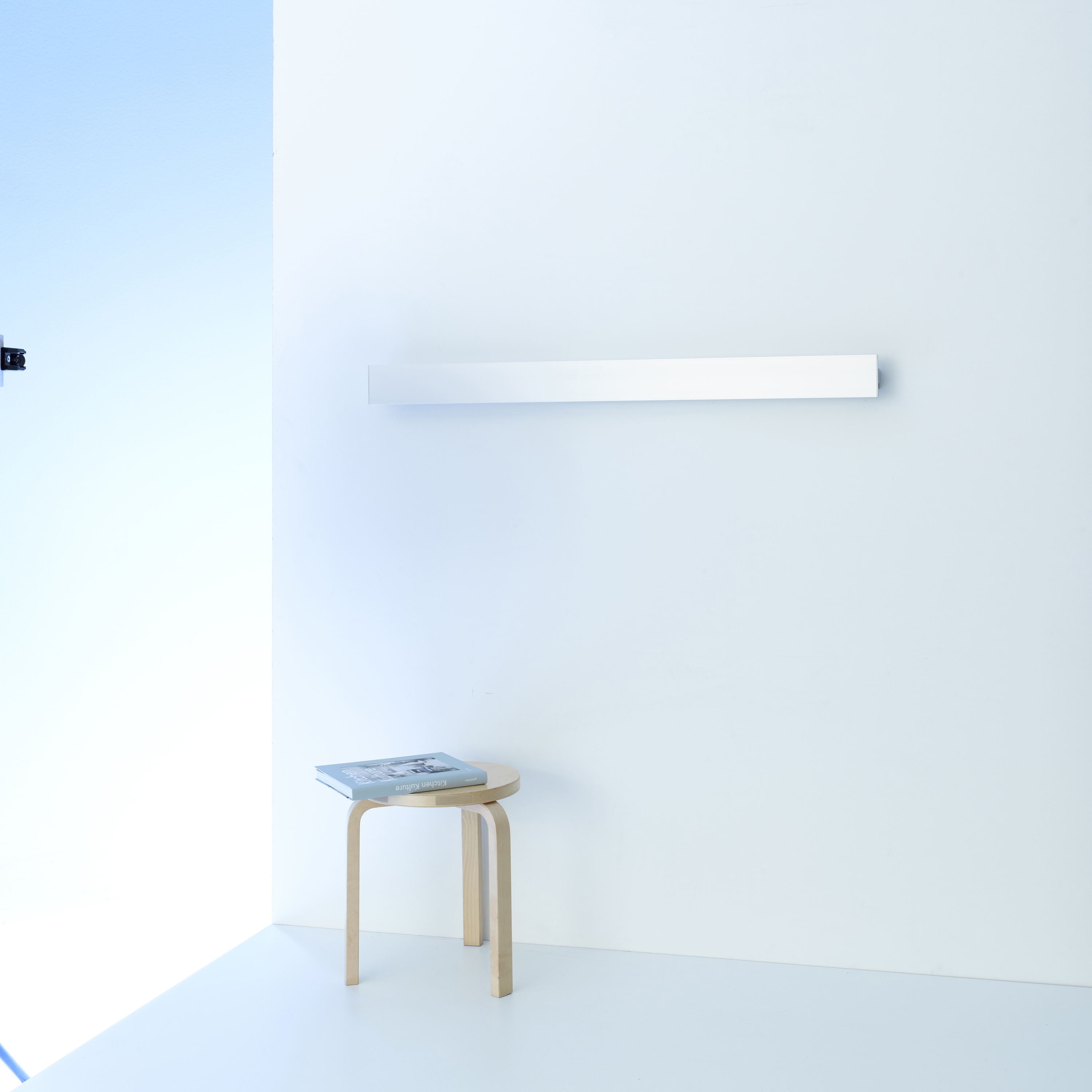 Wall light with metal screen | GERA light system 8