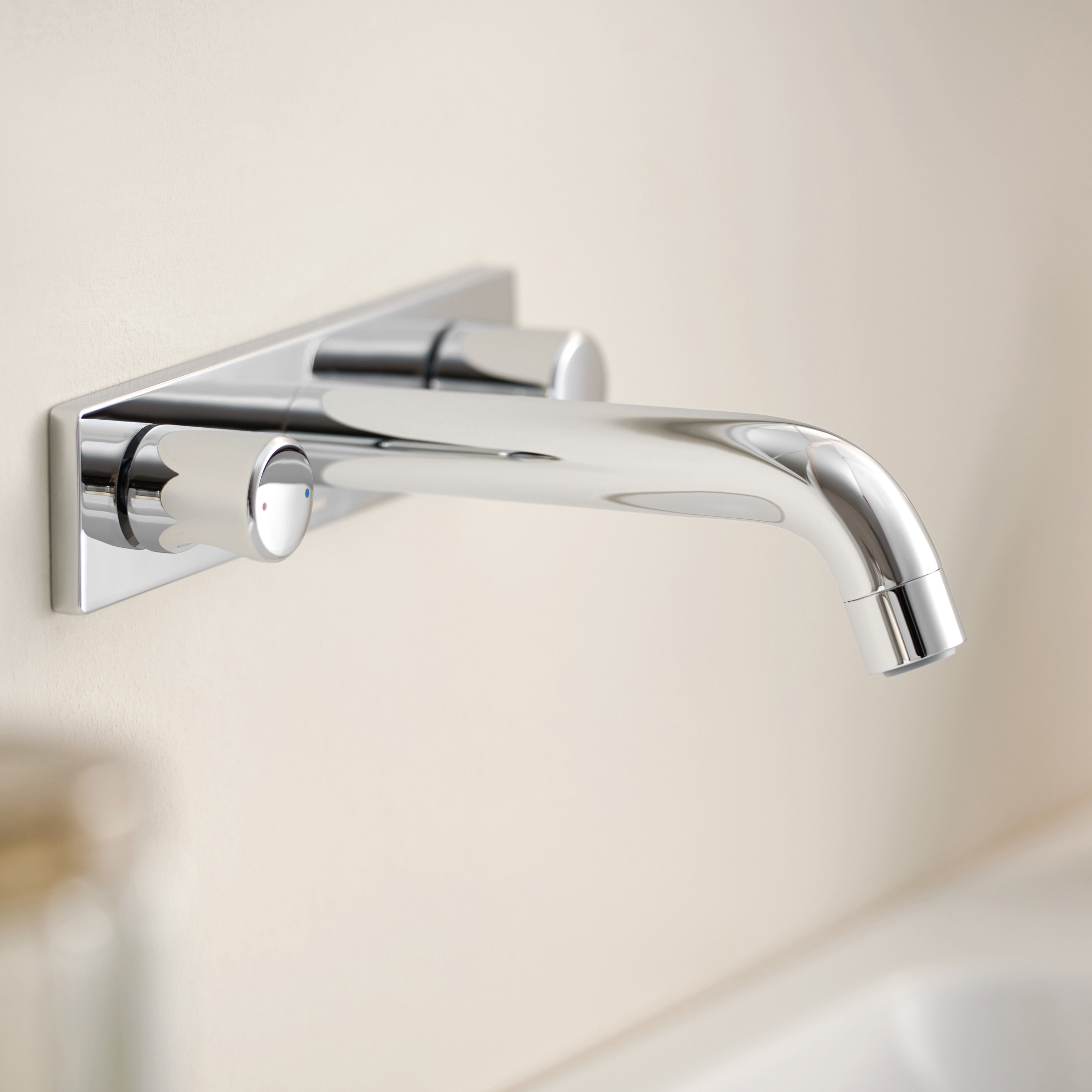 Display product ONE | washbasin tap, round design from manufacturer Geberit