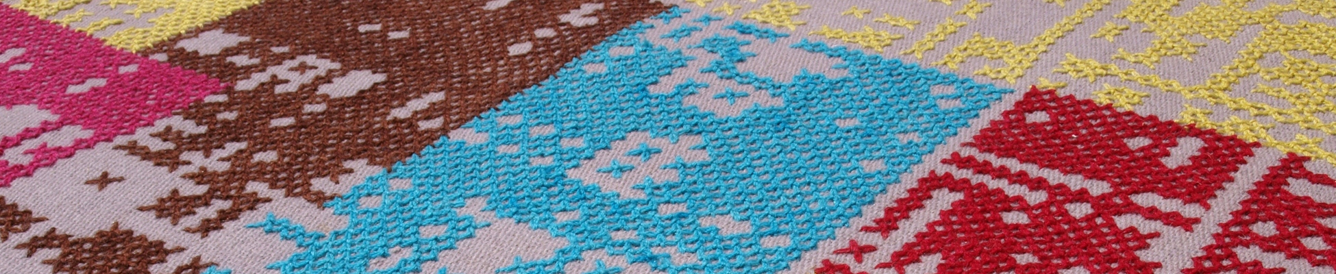 Scopri il mondo del produttore Nuzrat Carpet Emporium