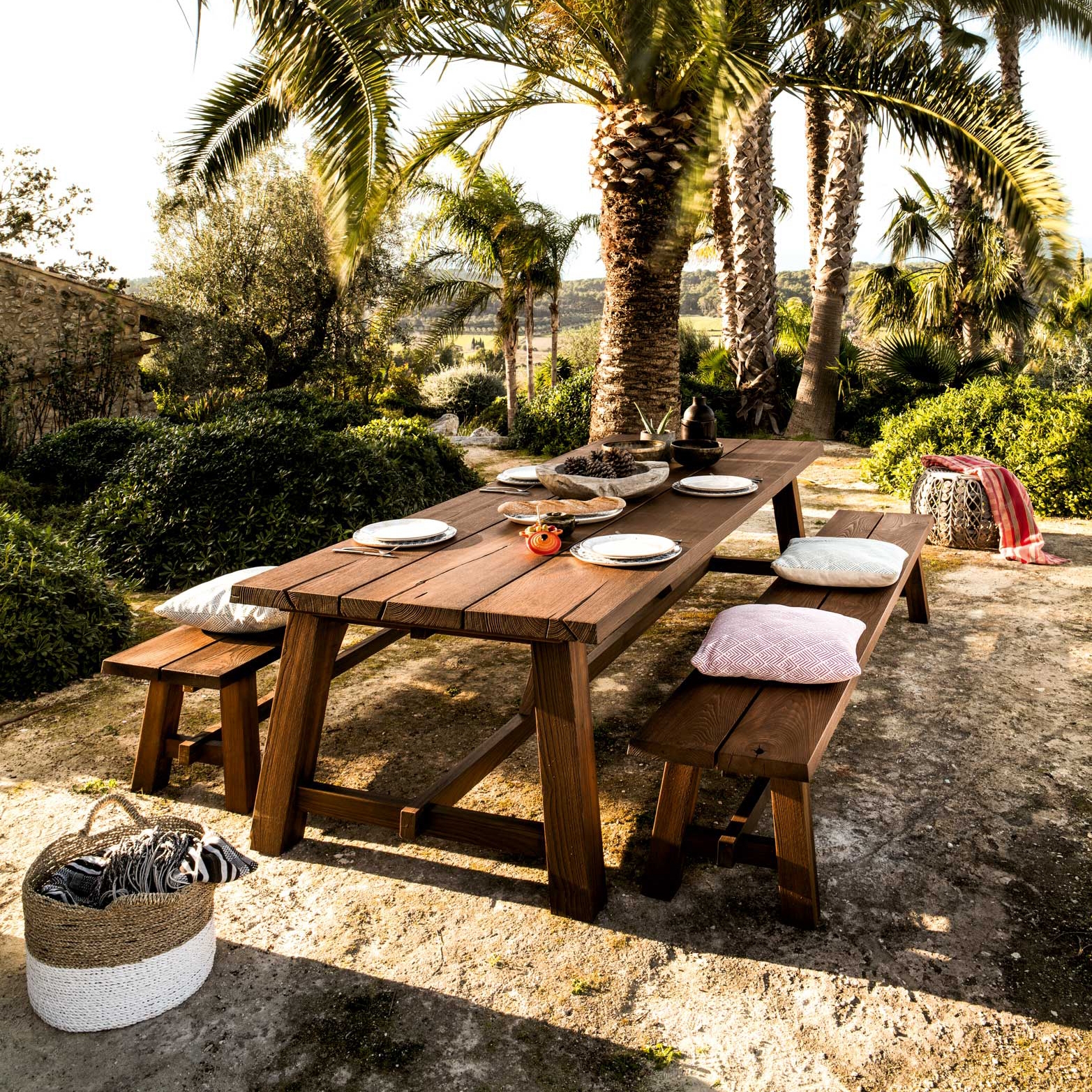 OUTDOOR