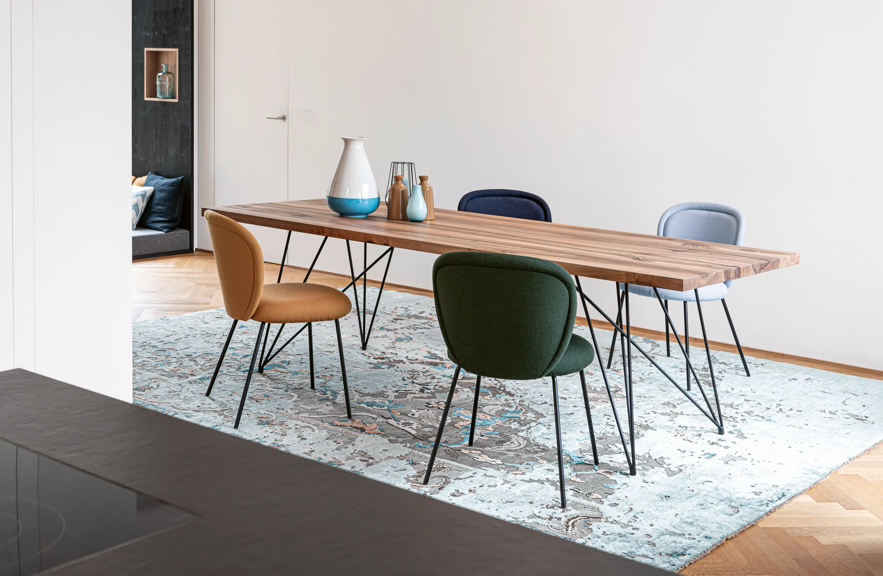Janua - GN 01 Stilt Table