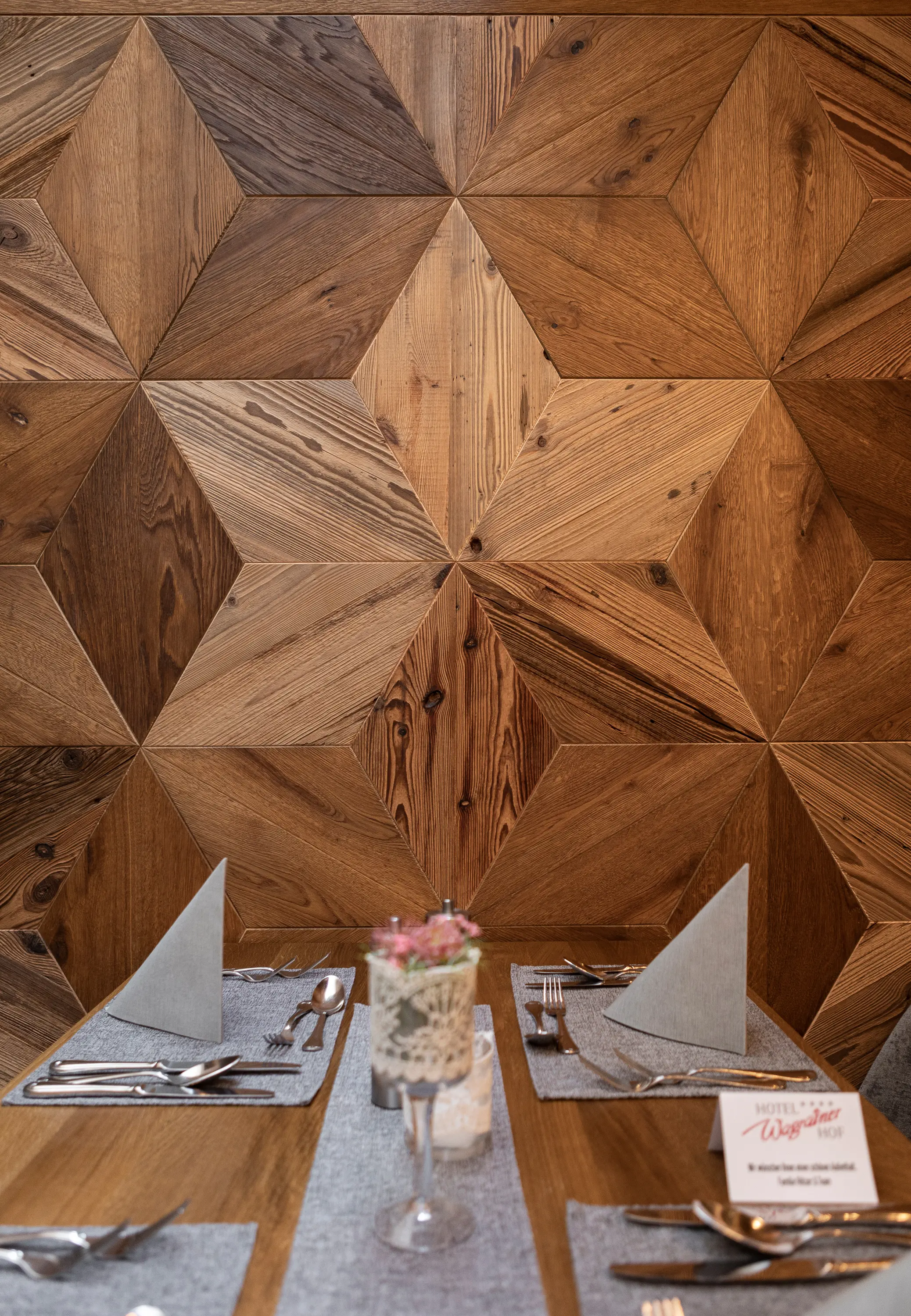 Admonter Holzindustrie AG - ELEMENTs Galleria Legno vecchio Larice