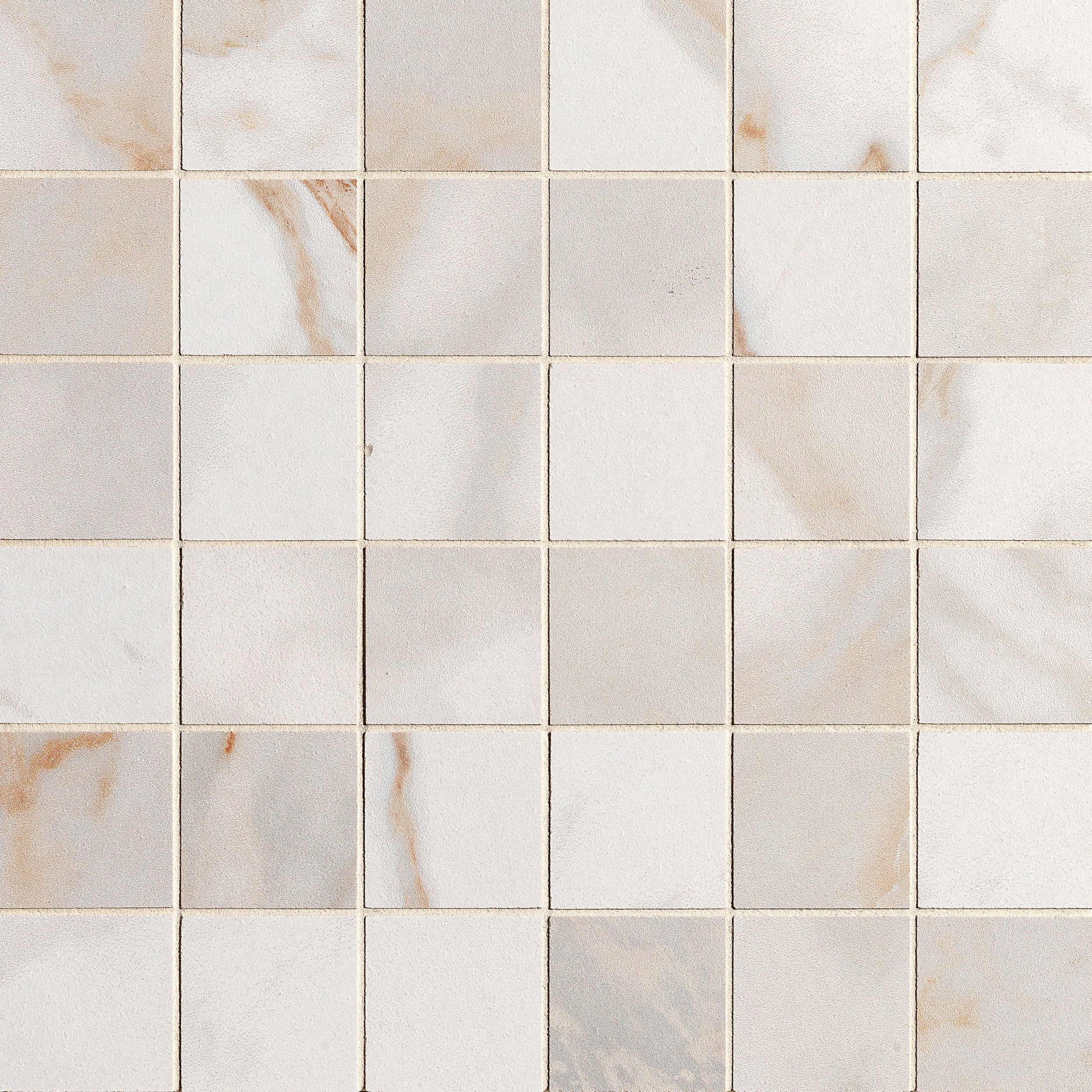 Mostrar el producto Roma Stone Calacatta Oro Macromosaico Satin 30X30 del fabricante Fap Ceramiche