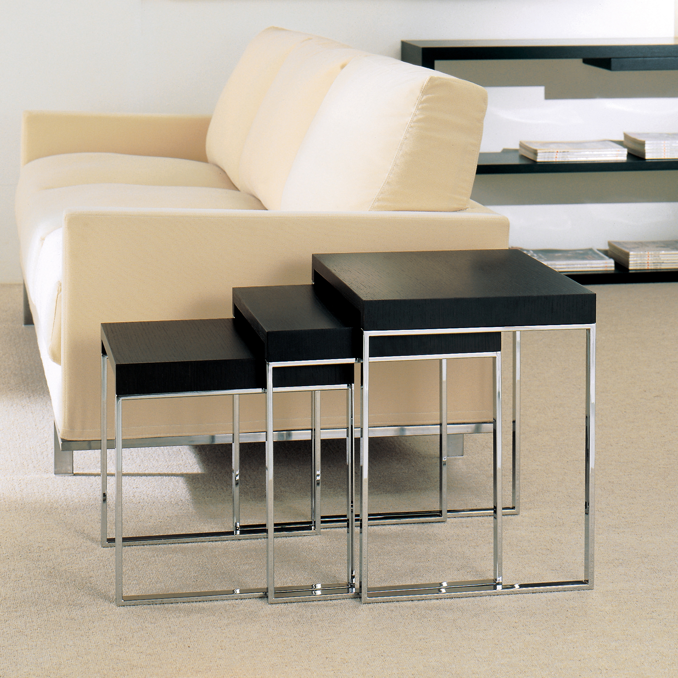 Mostra il prodotto Tek Occasional table del produttore Kendo Mobiliario
