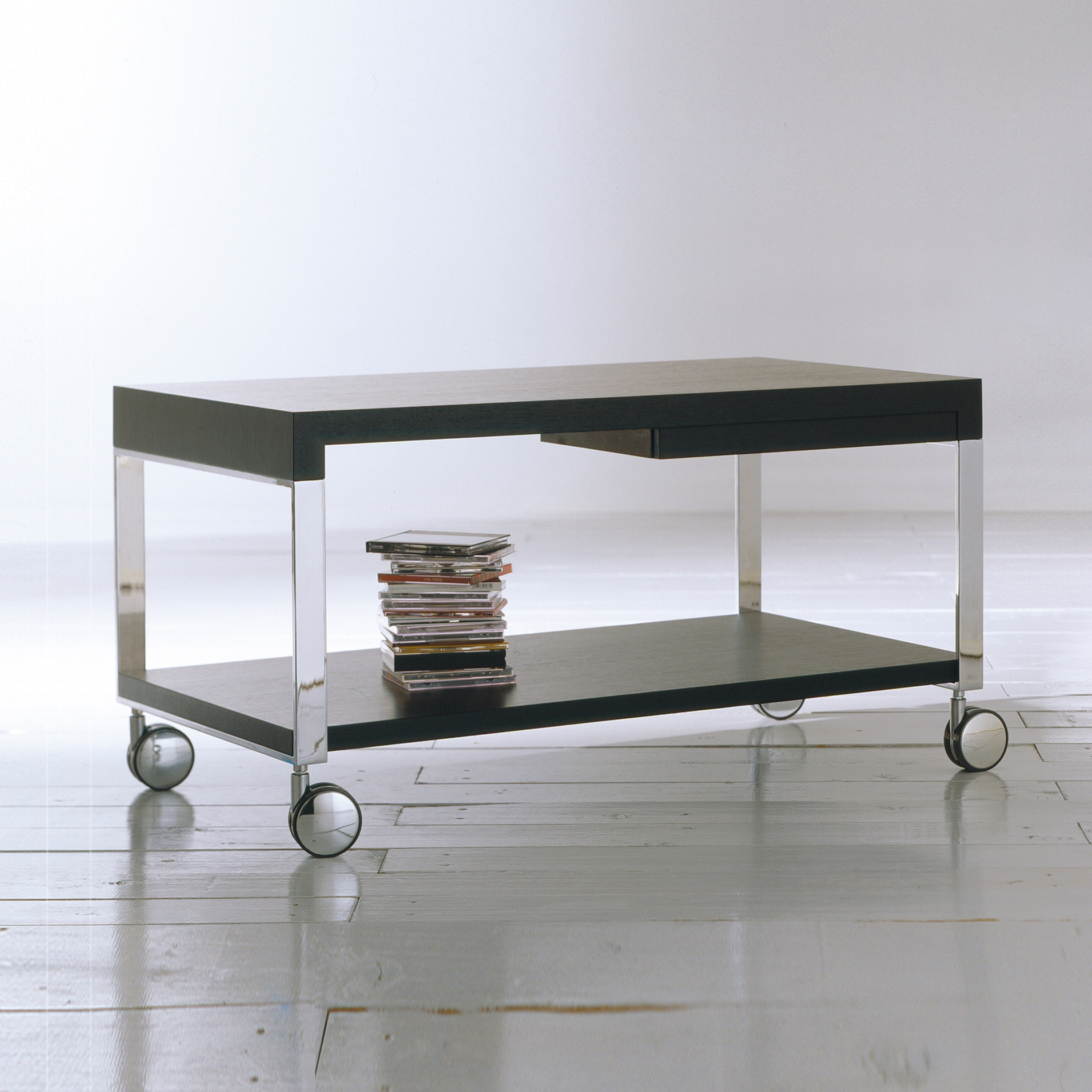 Mostra il prodotto Tek Occasional table del produttore Kendo Mobiliario